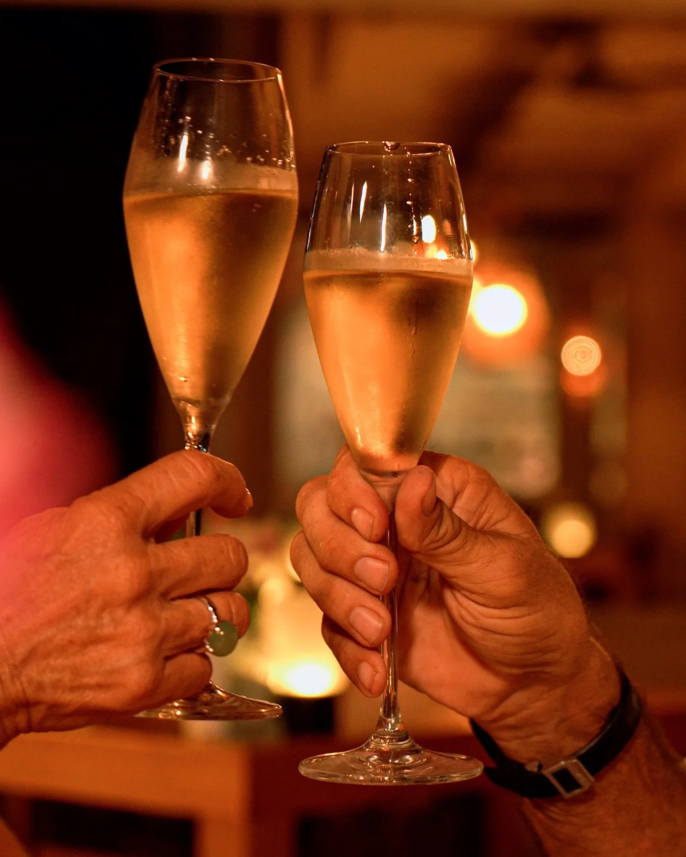 Golden hour, a glass of bubbles, and your favorite plate, right by the beach. ✨

#zestcura&ccedil;ao #Curacao #restaurant