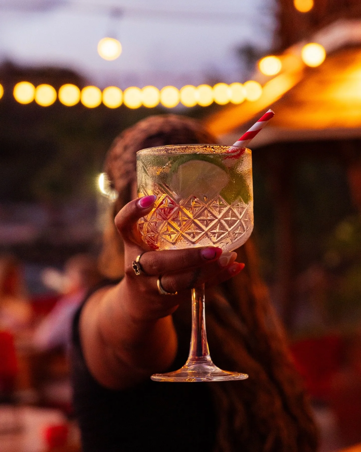 Consider this your invitation to start with cocktails 🍸 

#cura&ccedil;ao #tintodeverano #janthielcura&ccedil;ao
