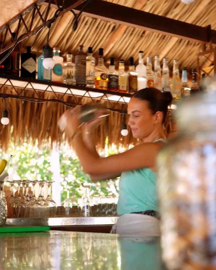 Behind the bar, the energy is just as good as what&rsquo;s in the glass.

#oceanview #sunandsand #janthiel #kokoscuracao #relaxedatthebeach