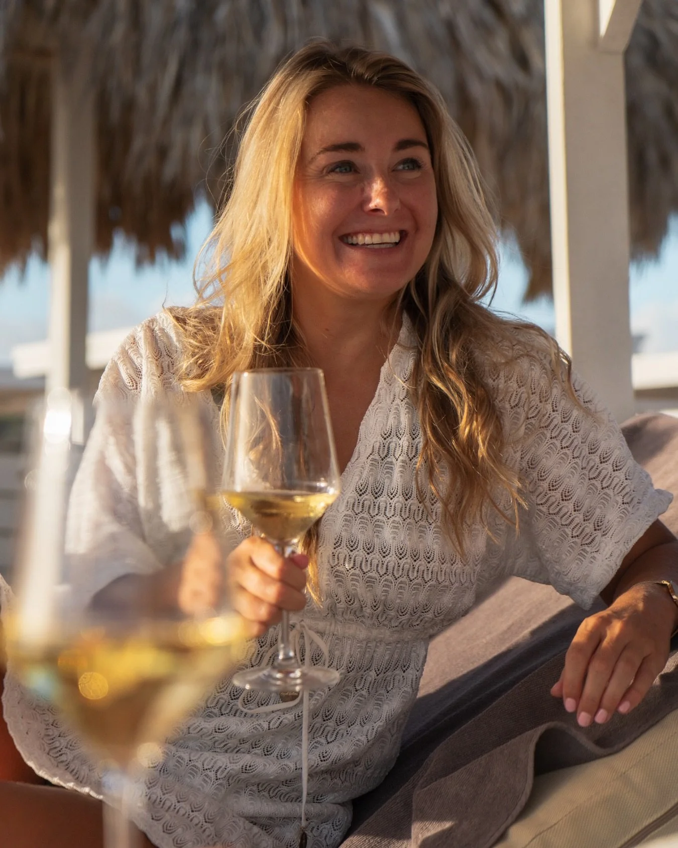 A glass of white, warm light, and a seat you do not want to leave any time soon..

#beachsunset #oceanview #janthielbeach #curacao #beachlife