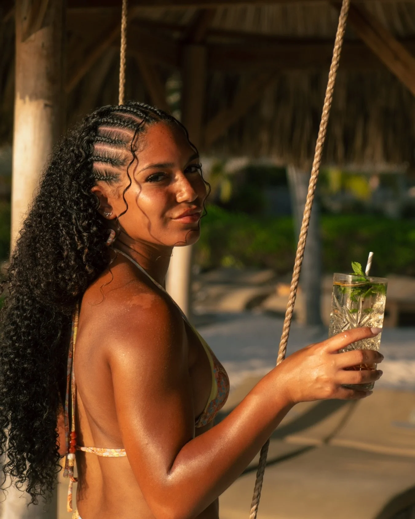 One cold drink, on the swing in the sun at Koko&rsquo;s, that&rsquo;s the perfect day 

#oceanview #sunandsand #janthiel #kokoscuracao #relaxedatthebeach