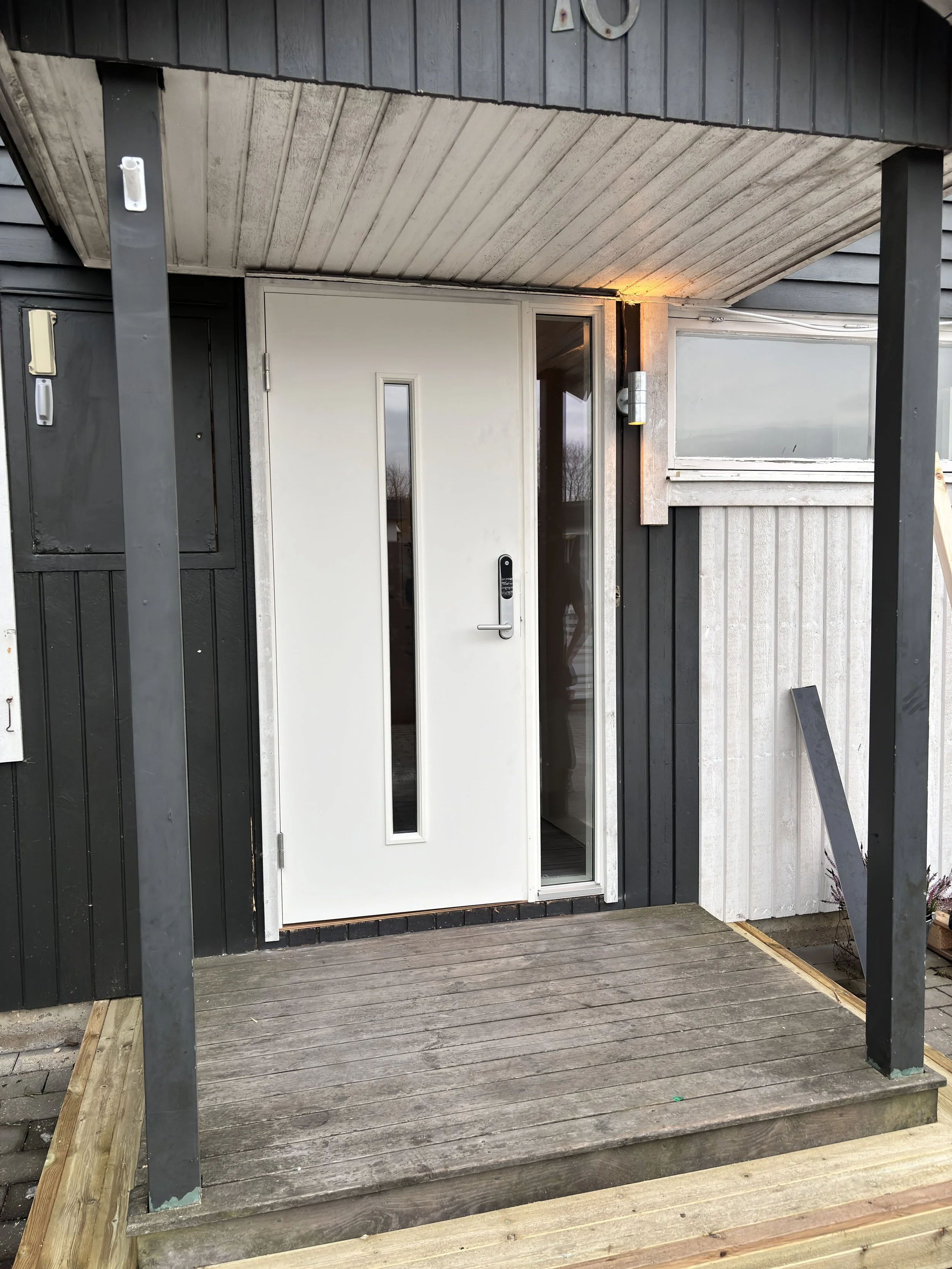 Montering av dörr med sidoljus - Efter