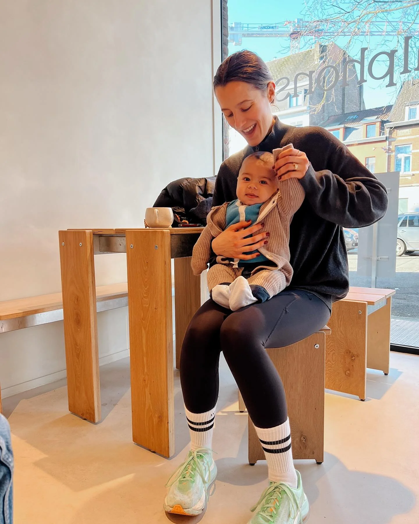 🧡Alphonse, une histoire de famille 🧡

Il y a 6 mois, je donnais vie &agrave; un projet qui me tenait &agrave; c&oelig;ur : Alphonse Caf&eacute;.
Cette ann&eacute;e-l&agrave;, mes deux s&oelig;urs, Alice et Louise, devenaient mamans : l&rsquo;une de