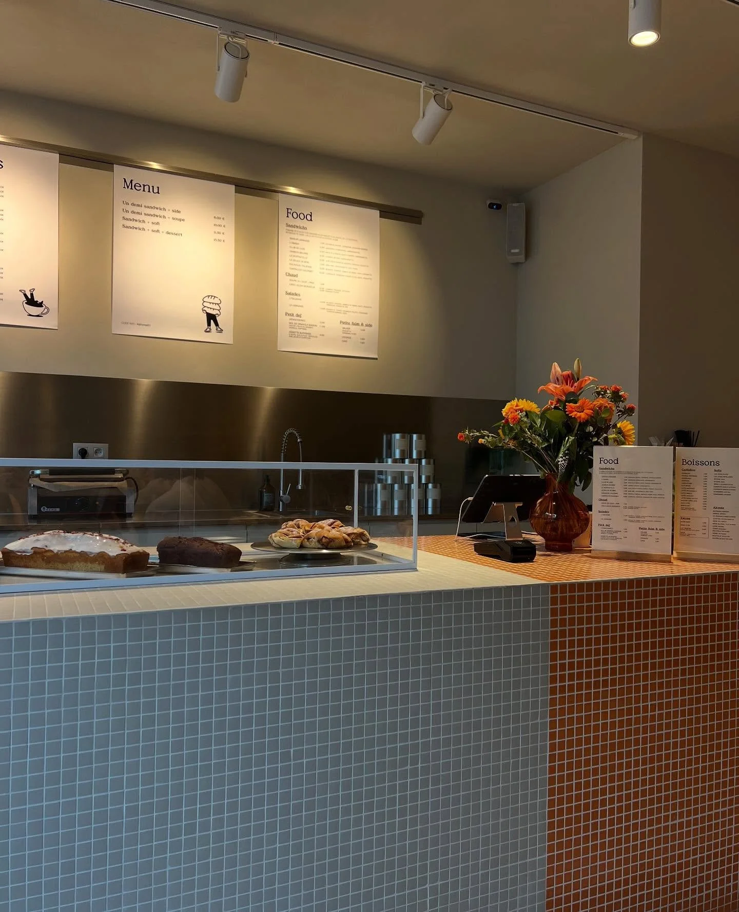 Alphonse, 🧡
Un lieu o&ugrave; chaque d&eacute;tail compte; du carreau de mosa&iuml;que &agrave; la derni&egrave;re part de cake au citron.
Passez nous voir pour une pause douce, un lunch gourmand ou pour partager un caf&eacute; ! 🍋

Chauss&eacute;e