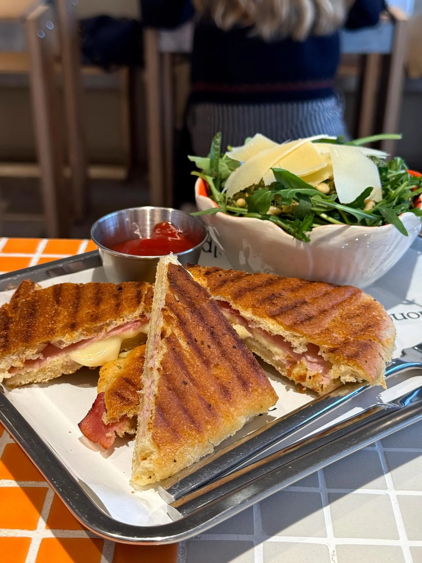 1 croc, 3 versions&hellip; &agrave; vous de choisir 😏

👶 La Kids, Pour faire fondre vos petits loups
🧀 La Classique, L&rsquo;ind&eacute;modable qu&rsquo;on adore 
🍄 La Truffe, Pour les amateurs de plaisir raffin&eacute; 

👉 &Agrave; d&eacute;gus