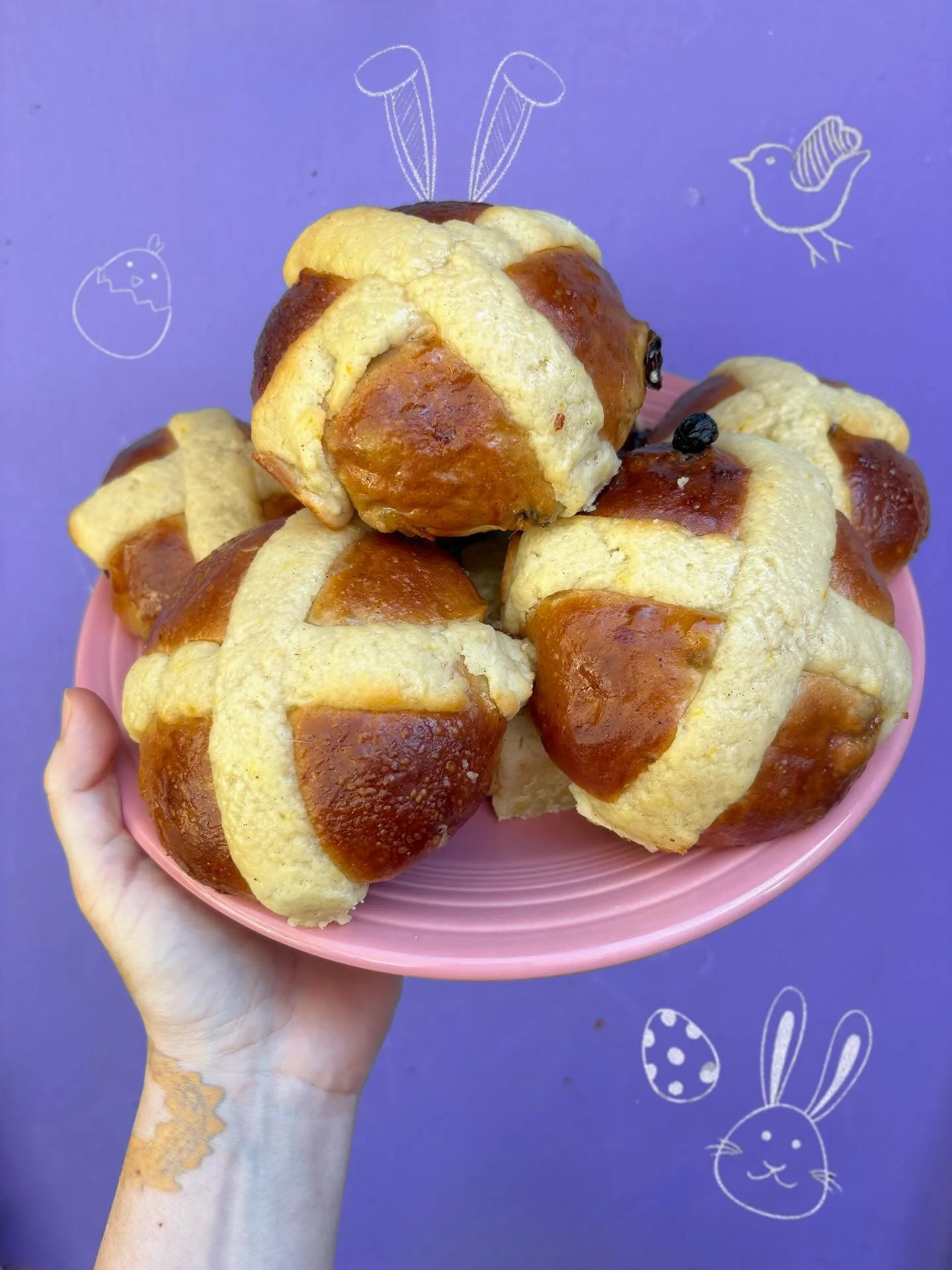 🎶 Hot cross buns. Hot cross buns. One a penny, two a penny. Hot cross buns. 🎶

Sweet, sticky, scrumptious, and ready for your brunch table. In the shop this weekend only!

🐰