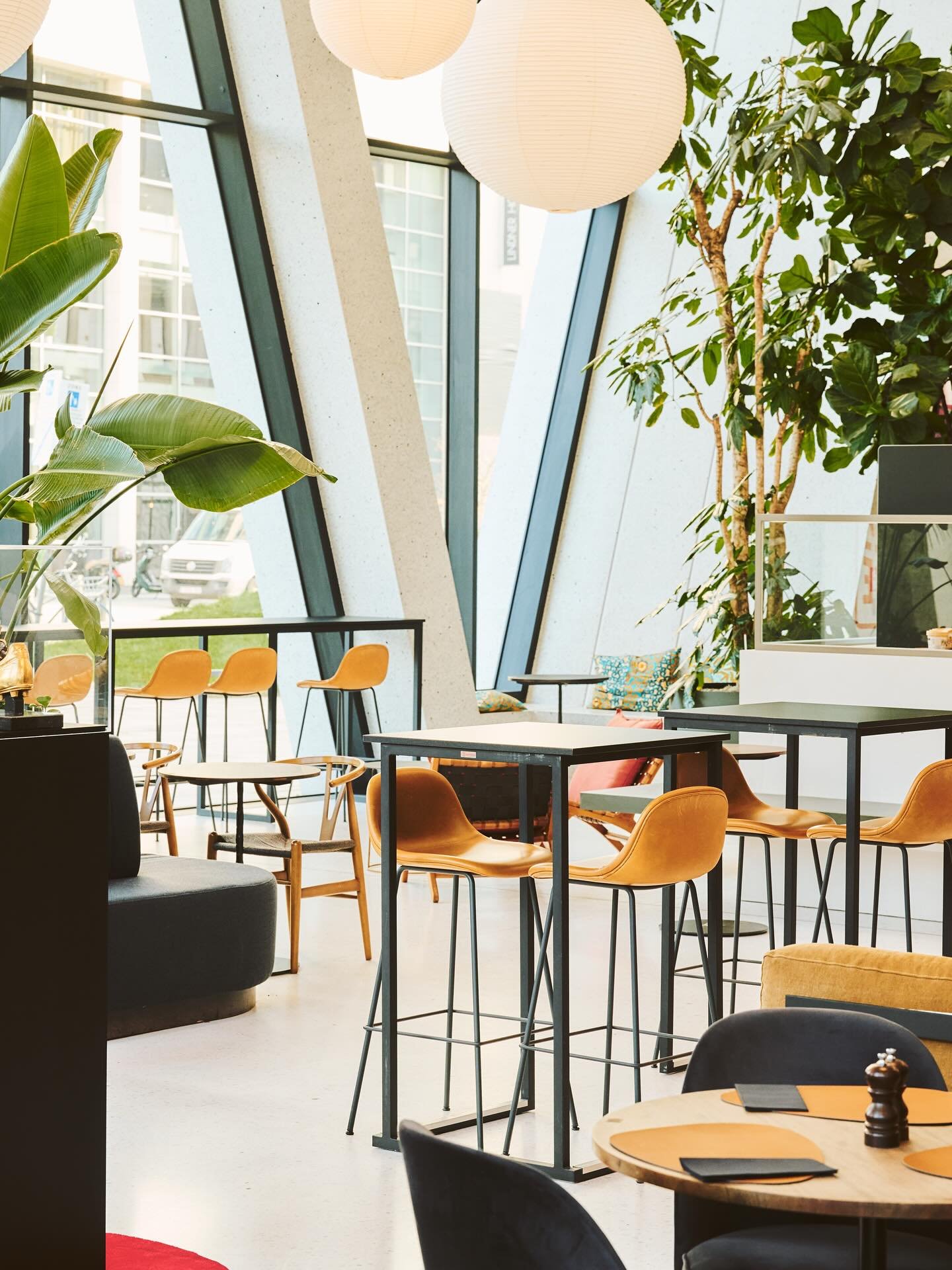 Liefste klanten, we sluiten even de deuren tot en met 5 januari voor verbouwingen. Na de feestdagen komen we terug, frisser dan ooit! Komen jullie dan een kijkje nemen? ✨

#mediacafe #antwerpen #foodantwerp