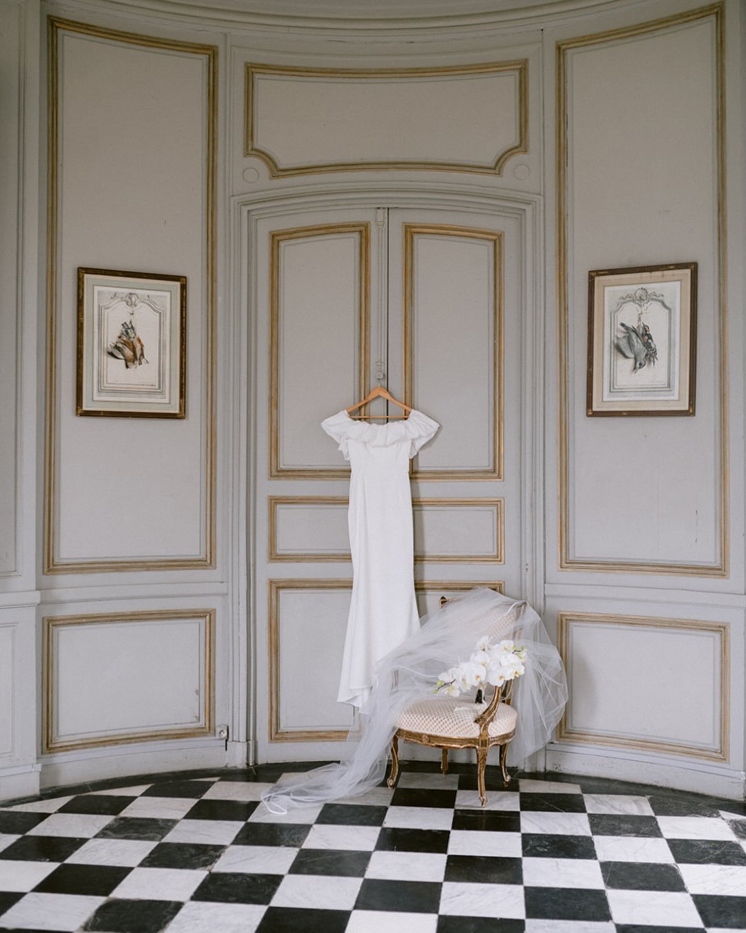 ・A moment for the dresses ✨

There&rsquo;s something truly magical about wedding dresses. The textures, the silhouettes, the way they move... I never get tired of admiring them.

And when a bride changes dresses throughout the day &mdash; from the ce