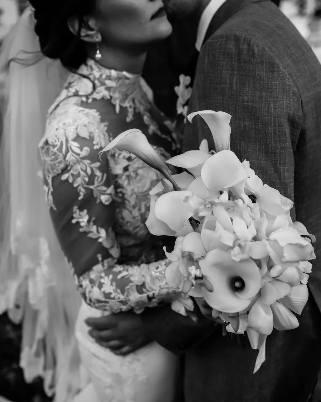 ・A moment for the flowers.

The kind of details that instantly elevate a wedding atmosphere.

Florals by @ludsya_florist that speak of softness, elegance, and intention &mdash; they&rsquo;re never &ldquo;just&rdquo; decoration.
Each bloom plays a par