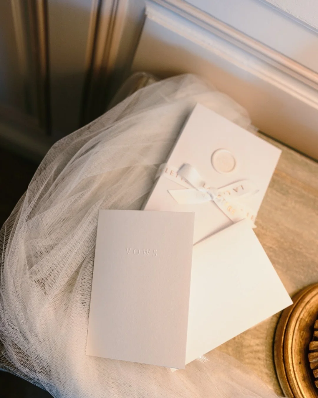・Before the vows, there&rsquo;s the quiet beauty of the getting-ready moments.
 Marina &amp; Shay&rsquo;s elopement at Ch&acirc;teau de Rochecotte was full of softness, elegance, and intention &mdash; from the delicate paper goods to the final touch 