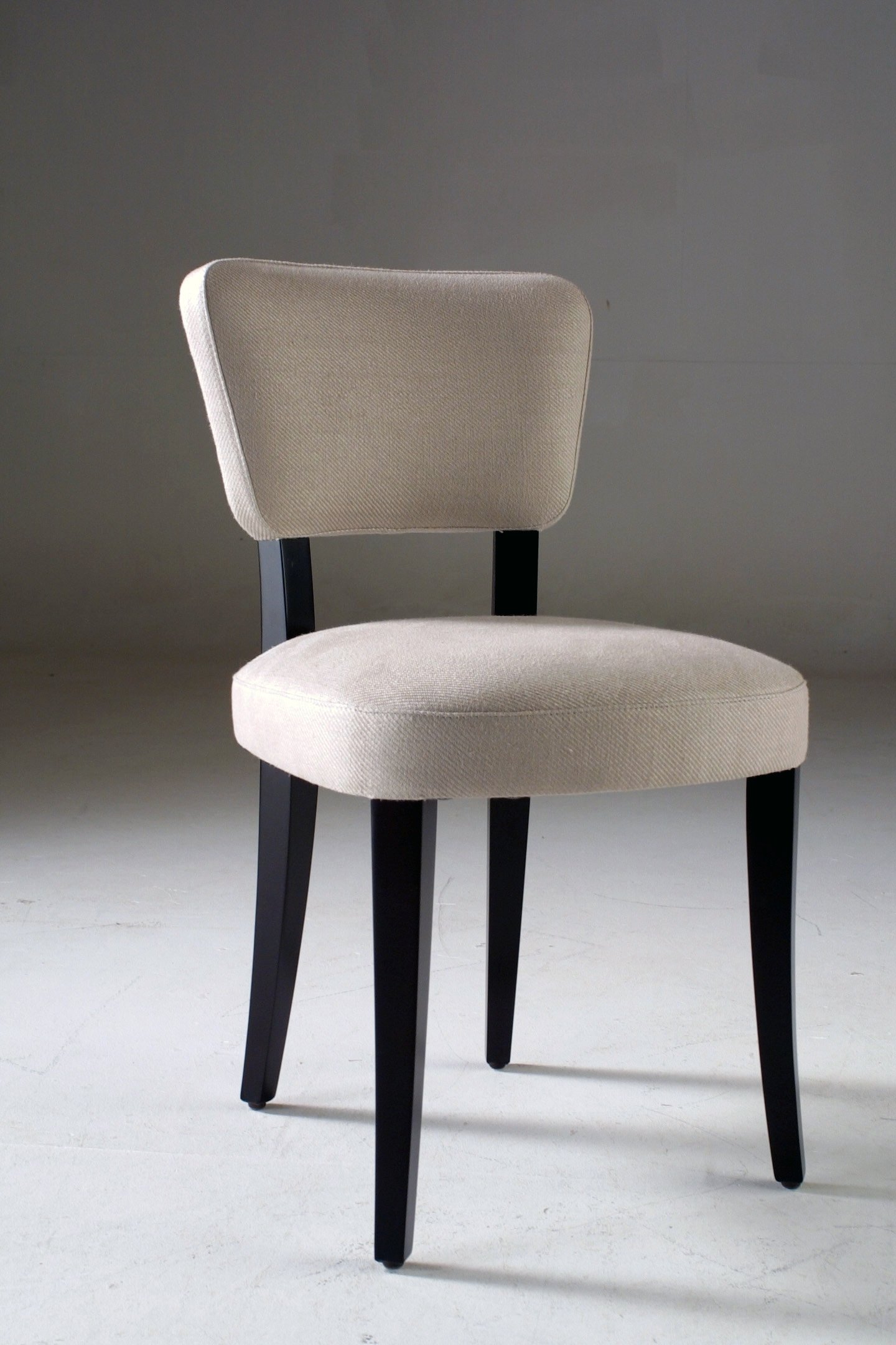 cova chair in off-white fabric