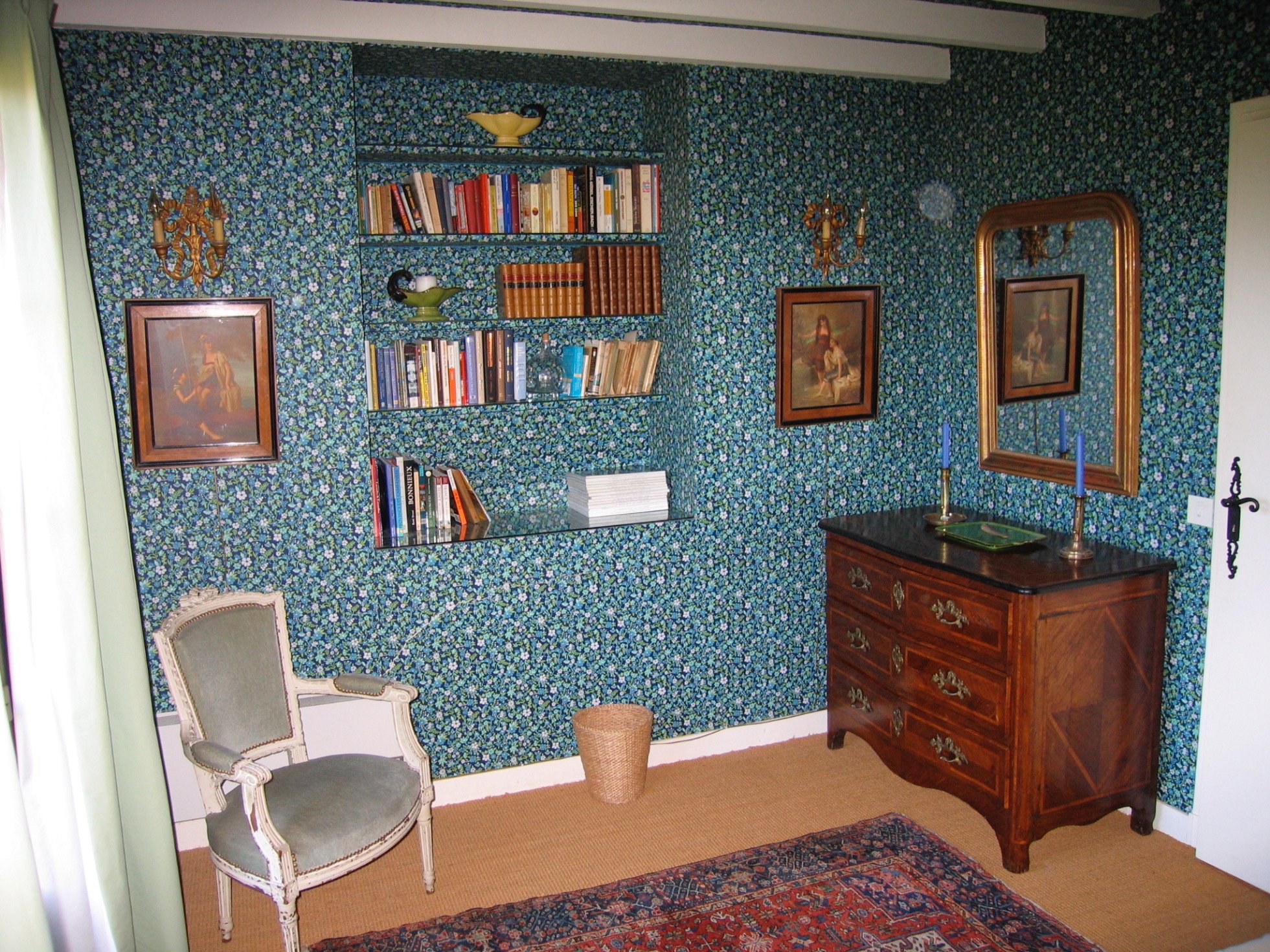 Chloe's bedroom B.jpg