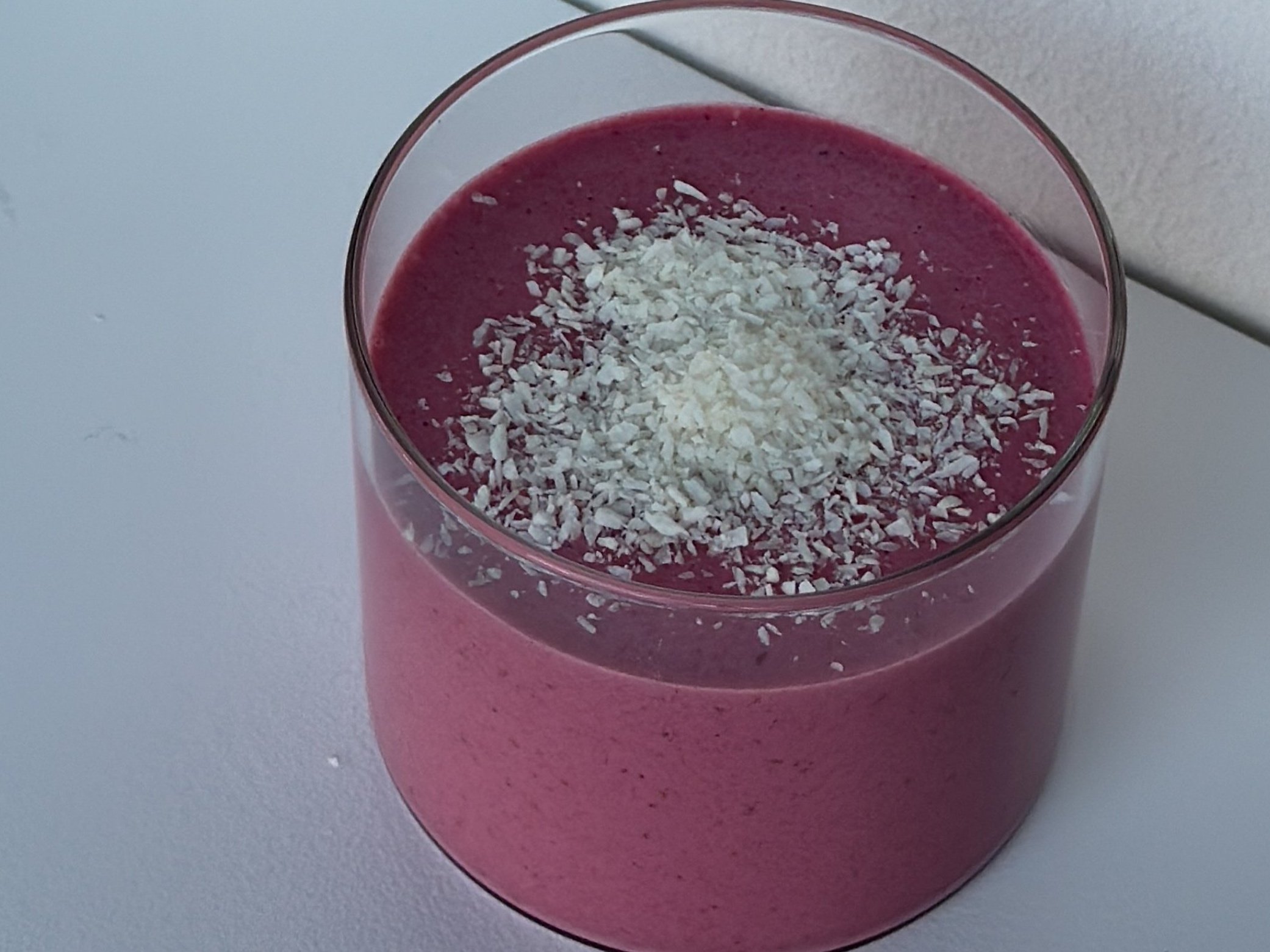 Proteinsmoothie med hindbær og kokos