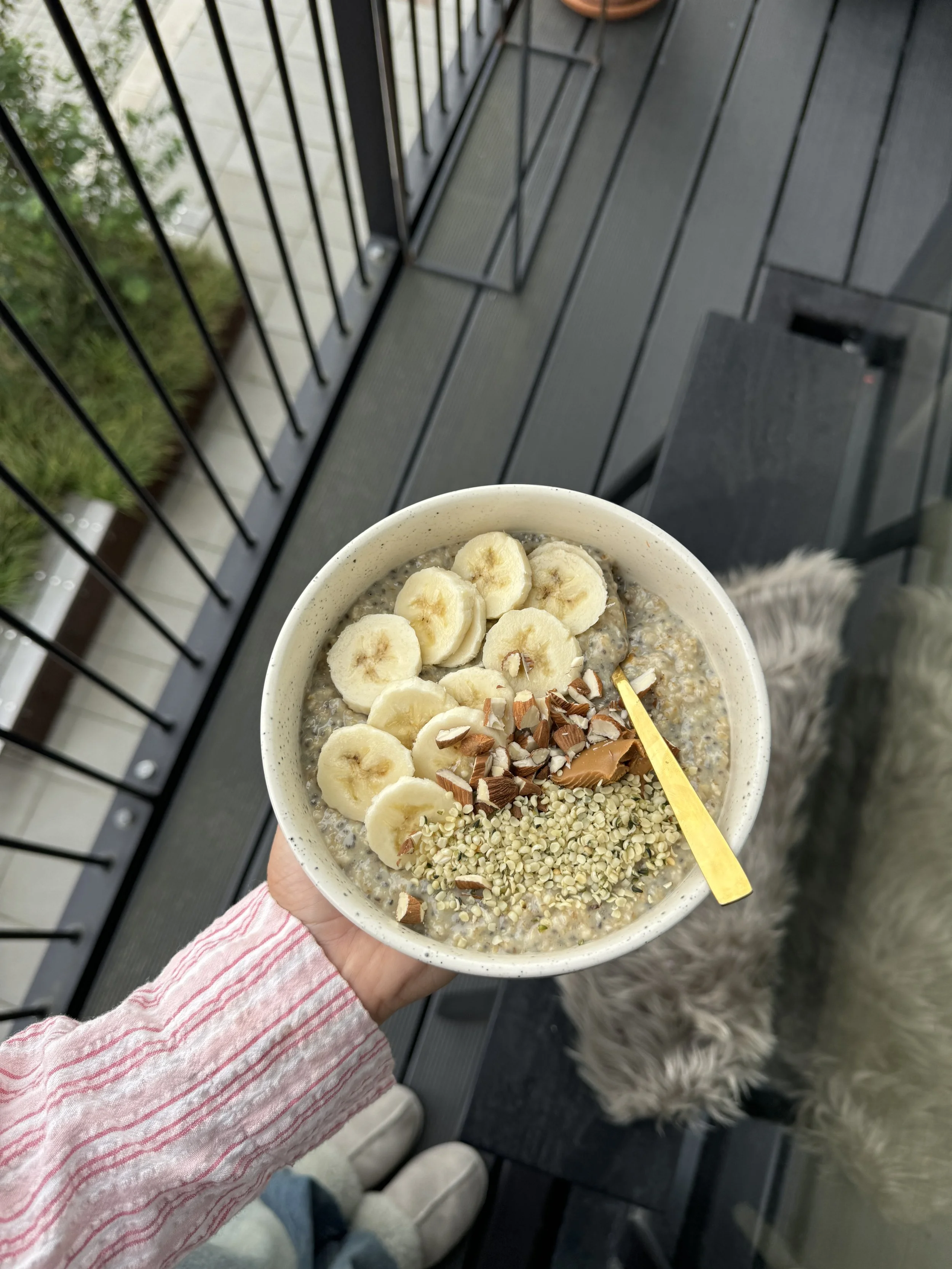 Chia-havregrød med banan og nødder