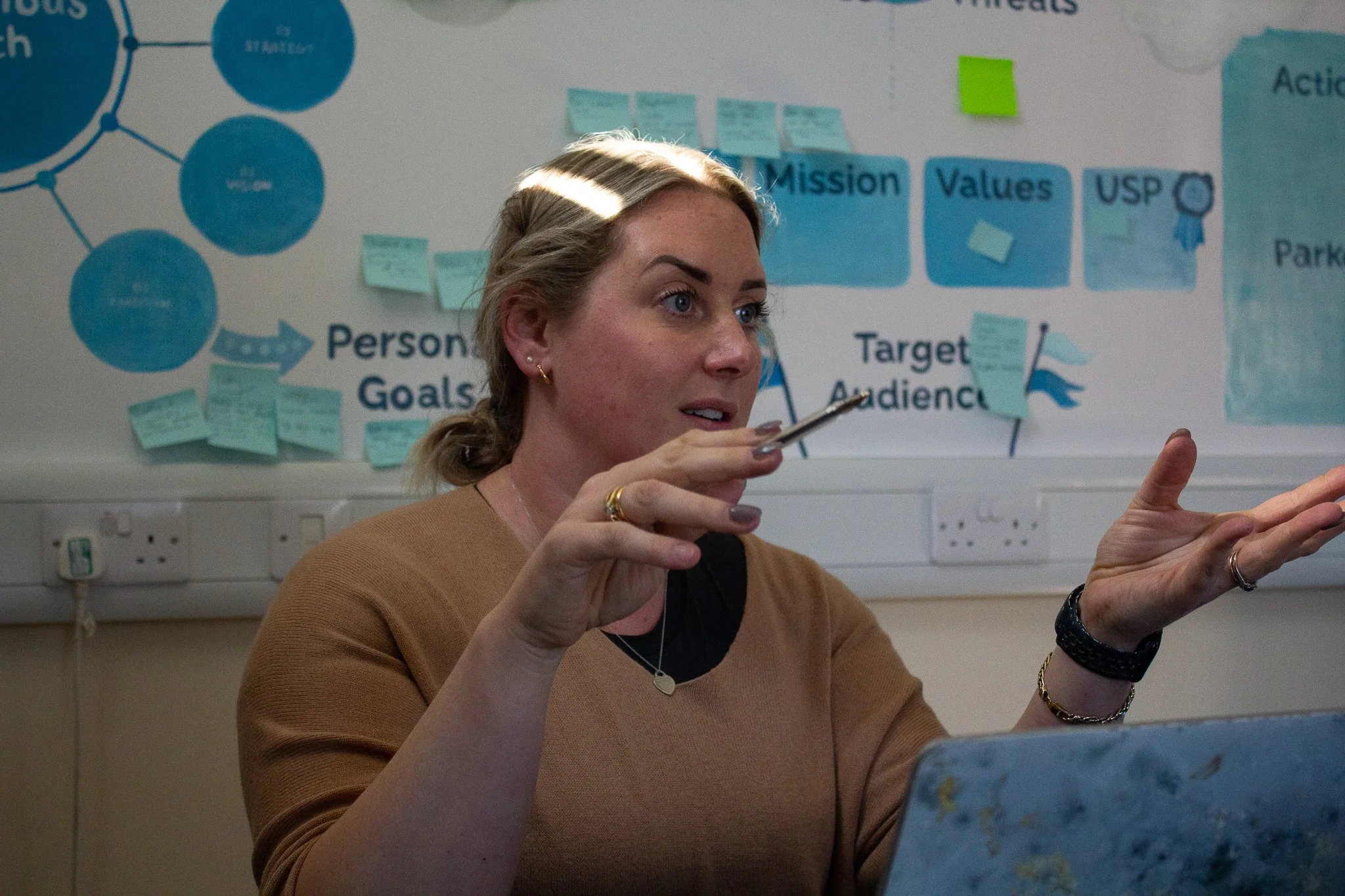 Access award-winning strategic coaches both in group sessions and 1-1 time