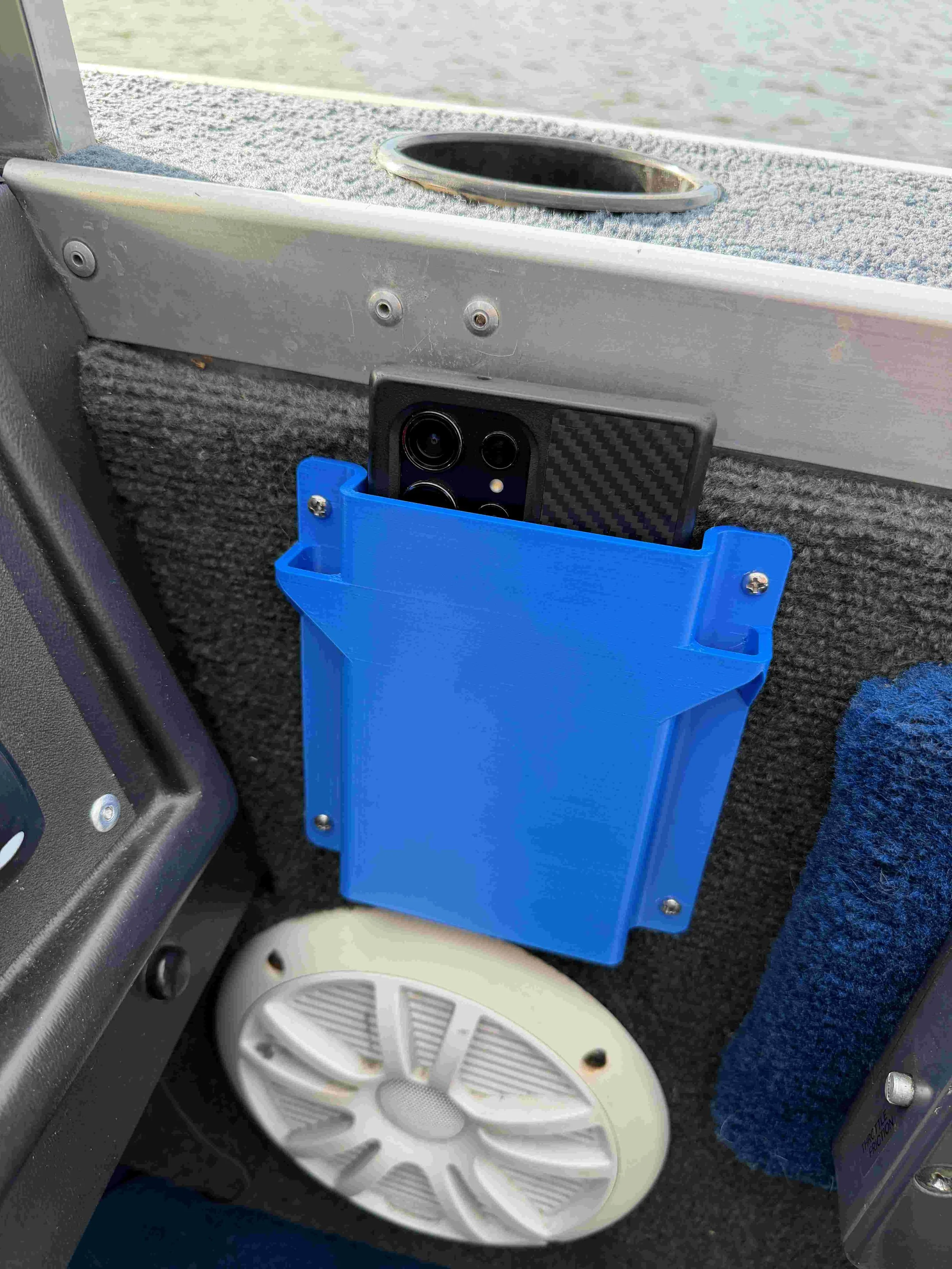 Phone-holder-in-boat-with-phone-inside.jpg
