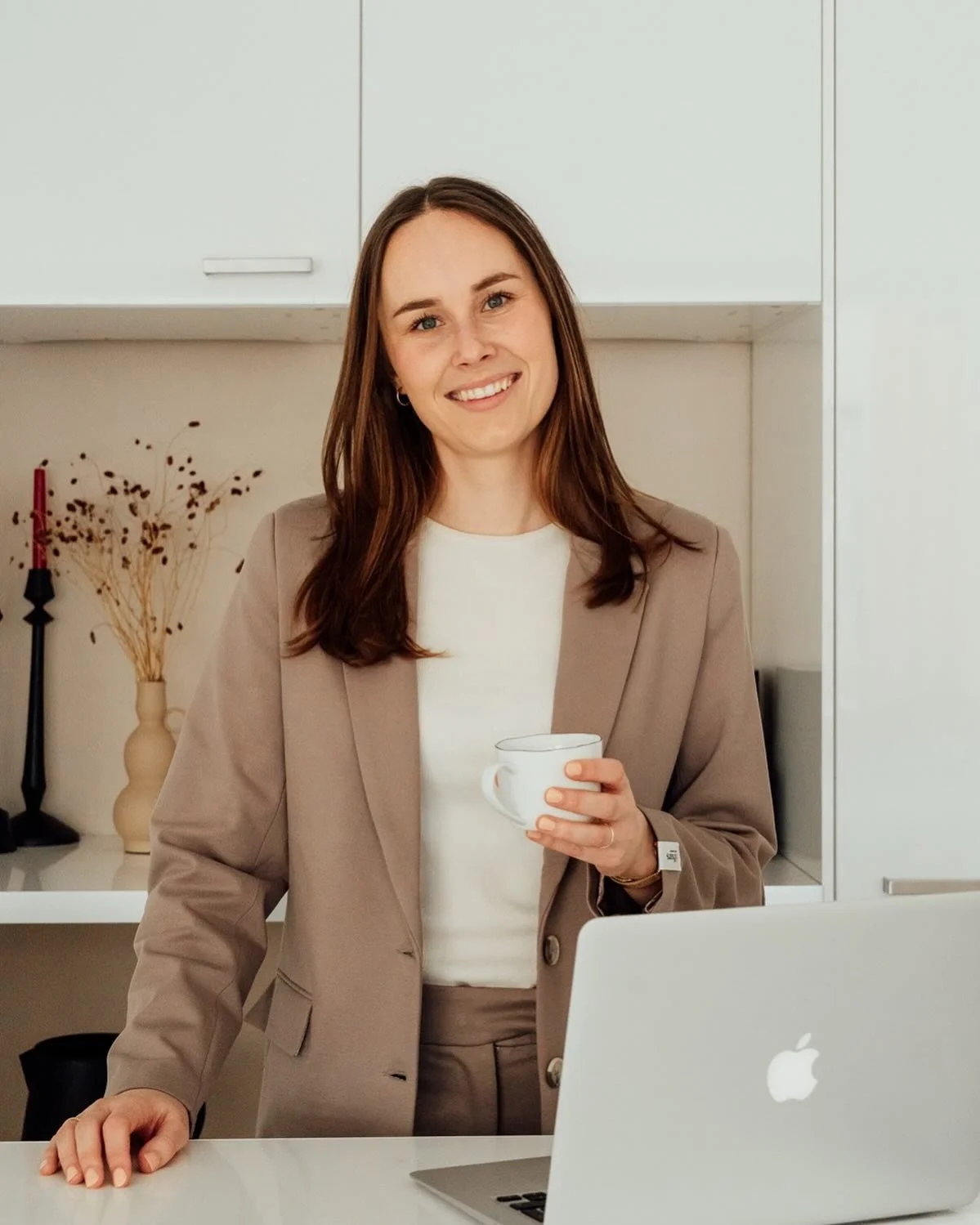 Soms weet je het gewoon: dit is wat je moet doen ✨ Ondernemen kriebelde al een tijd en ondertussen beleef ik het elke dag. 

Met *Master Your Interview* combineer ik mijn passie voor coaching, groei en het helpen van anderen om vol vertrouwen te soll