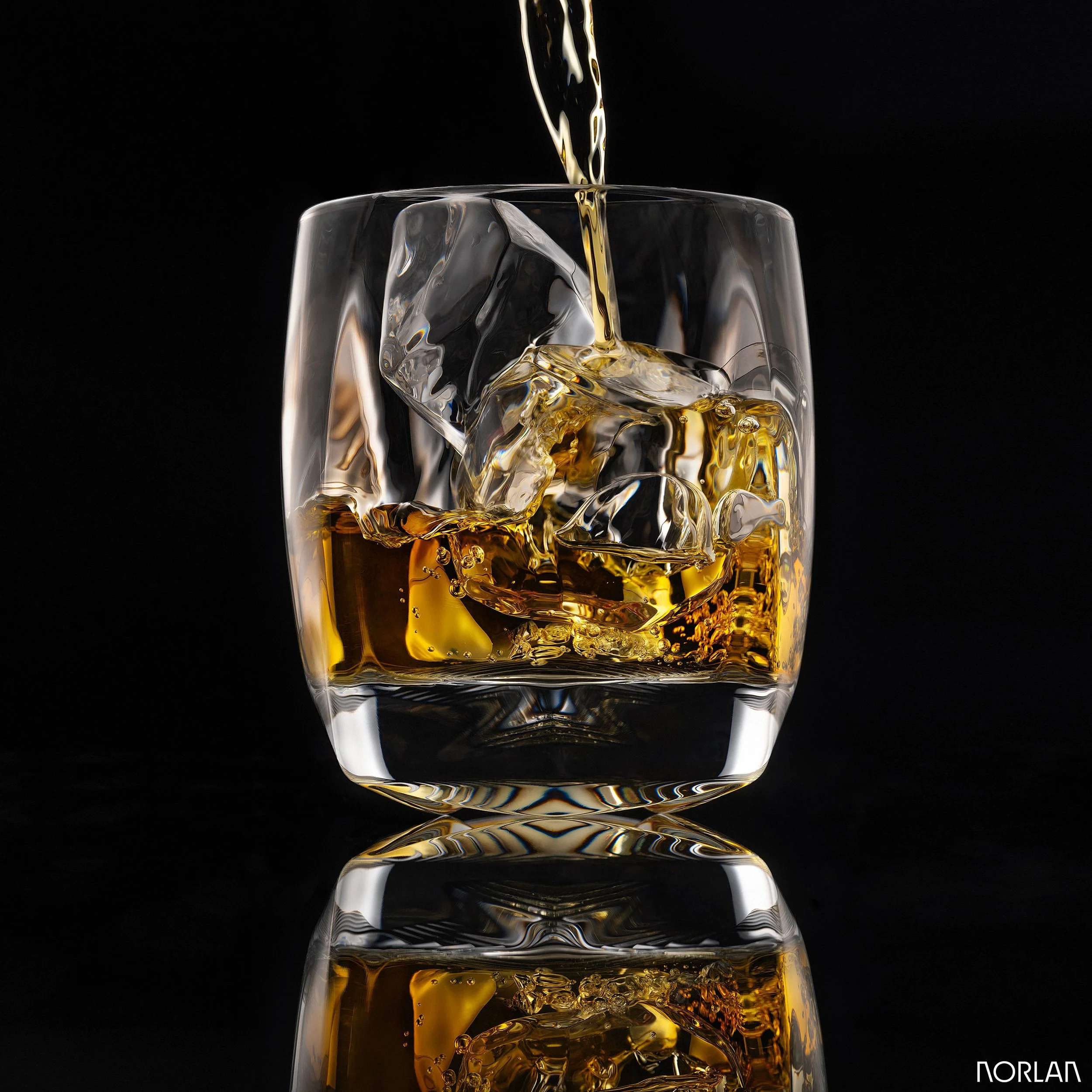 DSCF_36748_Norlan_Glass_Whiskey_Pour_3000-65-logo.jpg