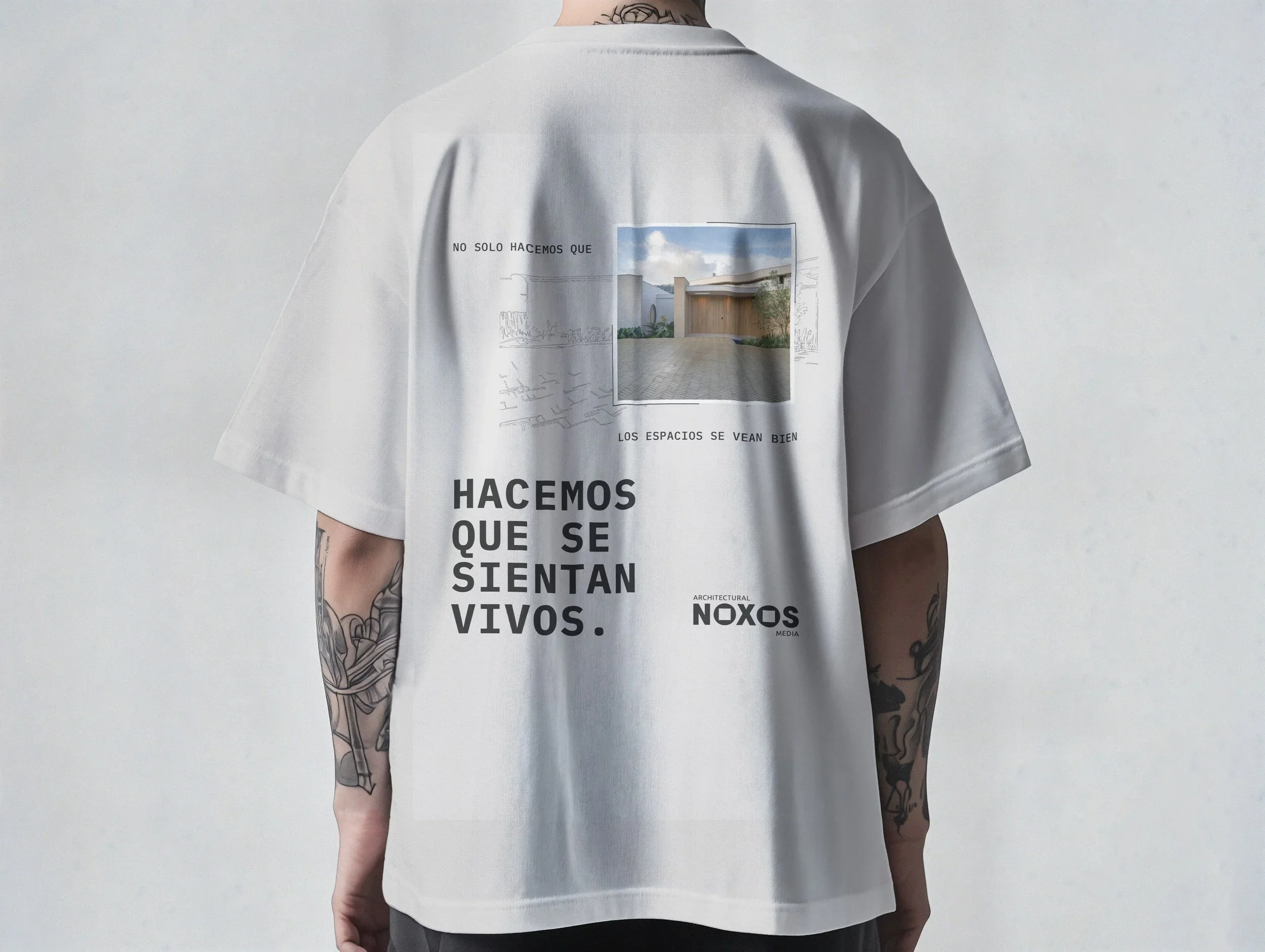 Camiseta con la marca Noxos y la frase Hacemos que se sientan vivos