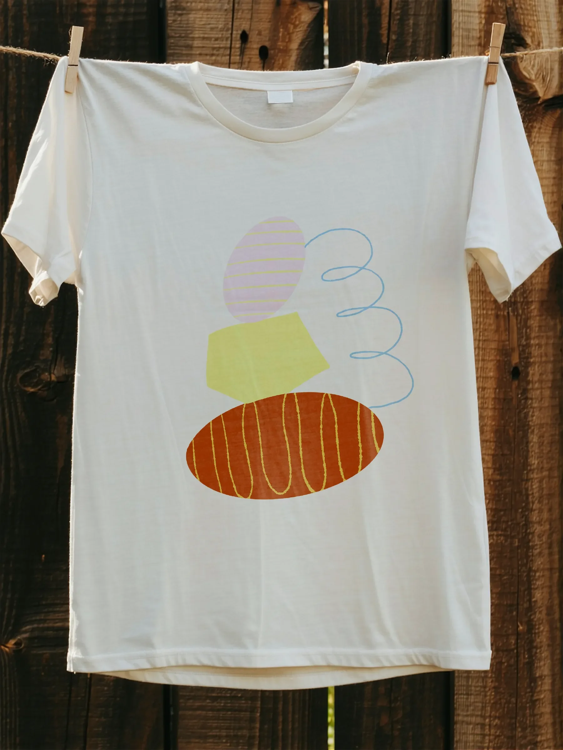 Camiseta con las formas orgánicas de Manuela Salinas
