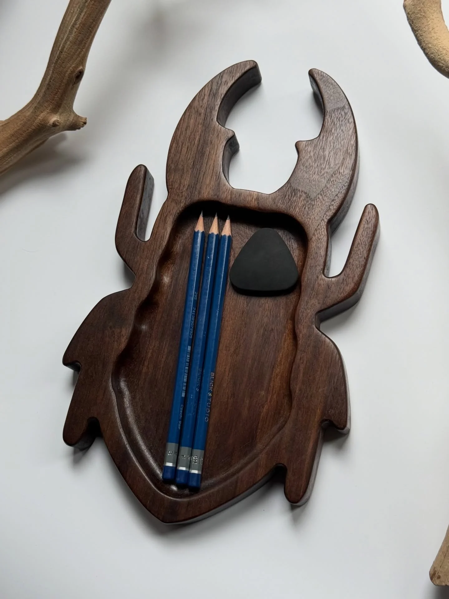 A place for the beautiful little things 🖤

From sketching pencils on your desk to favorite keychains by the door, this walnut stag beetle bowl was designed to hold the objects you reach for every day while still feeling like a piece of dark, luxurio