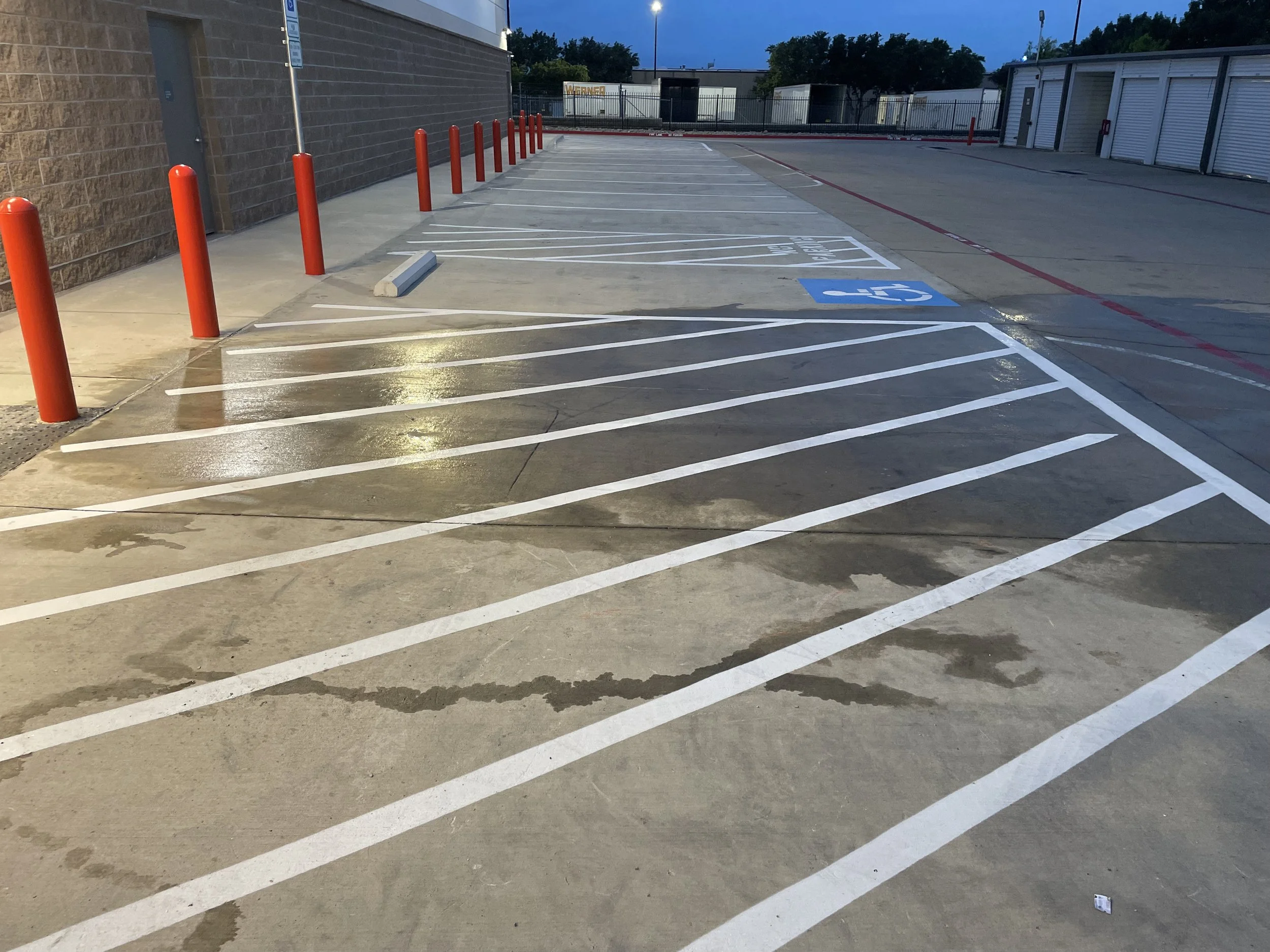 Commercial parking lot pressure washing in Dallas-Fort Worth