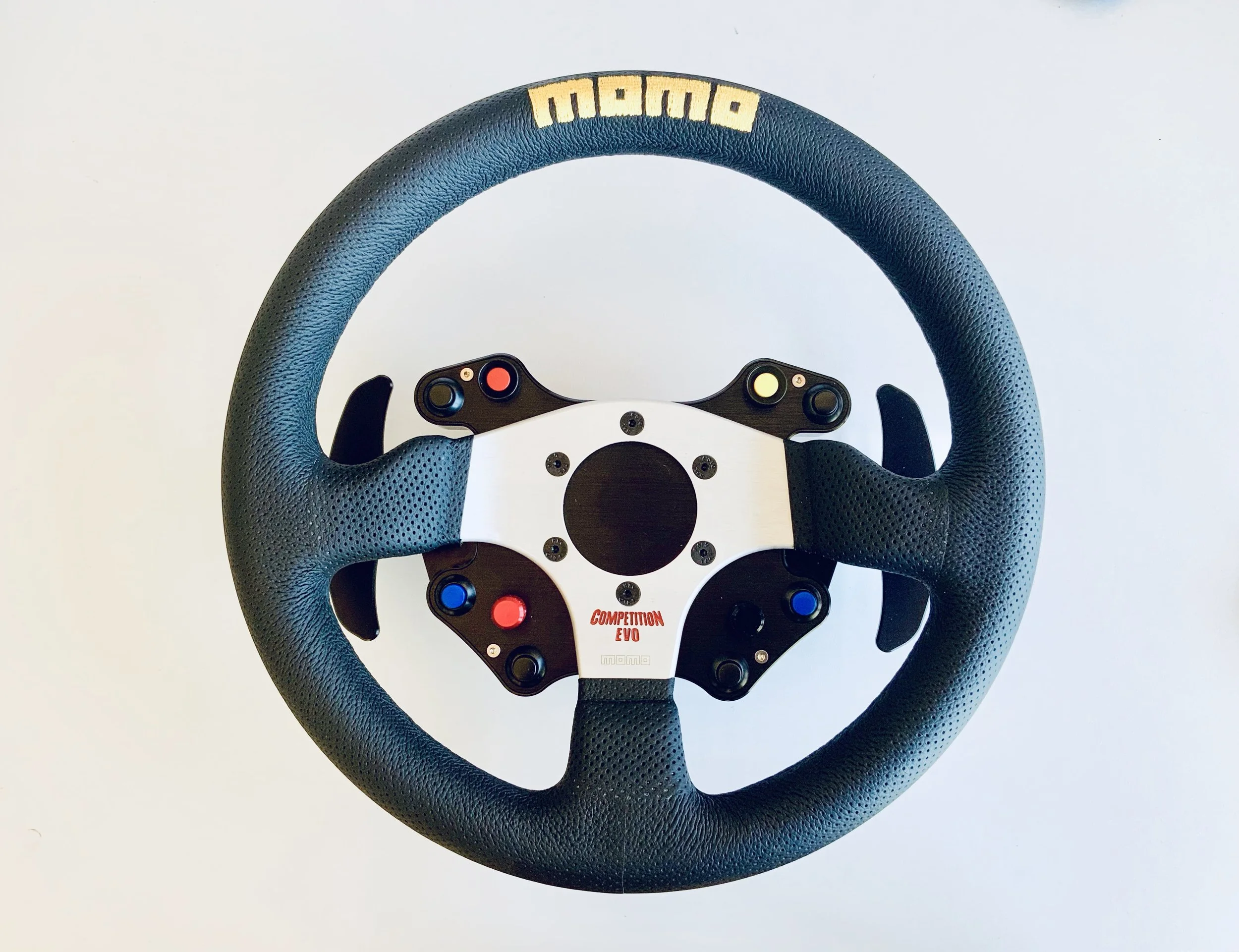 21_B16L_Momo_Competition_Evo_320mm-min.jpg