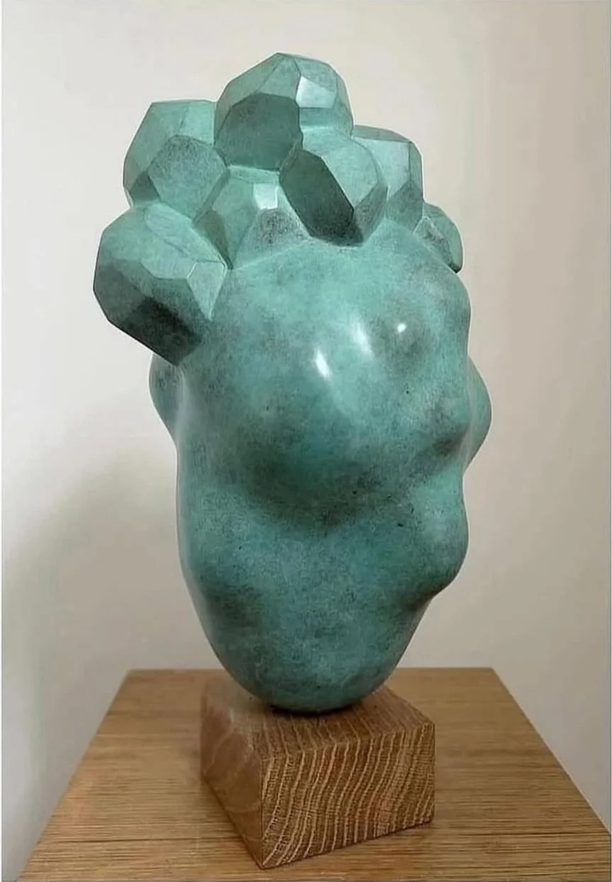 Breath II, 2020. Cast bronze on oak base. 29 × 19 × 18 cm approx. Edition of 7