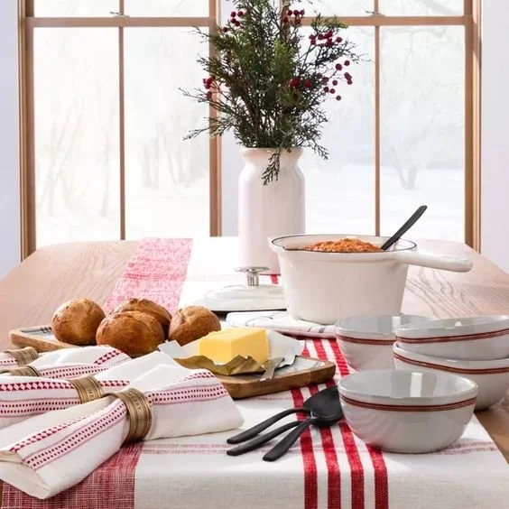 red holiday table.jpg