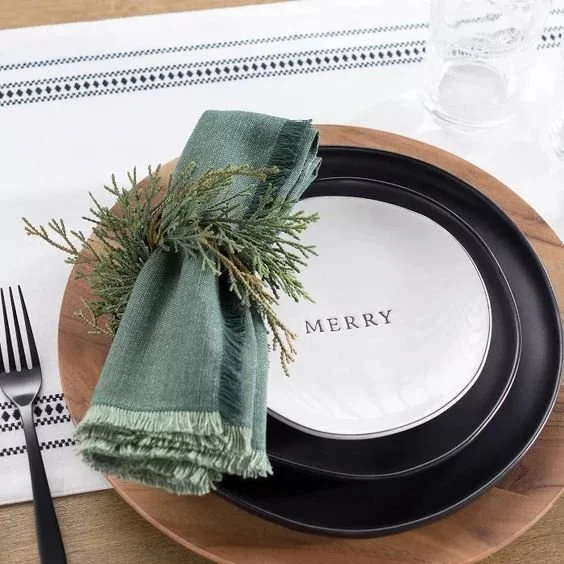 holdiay table.jpg