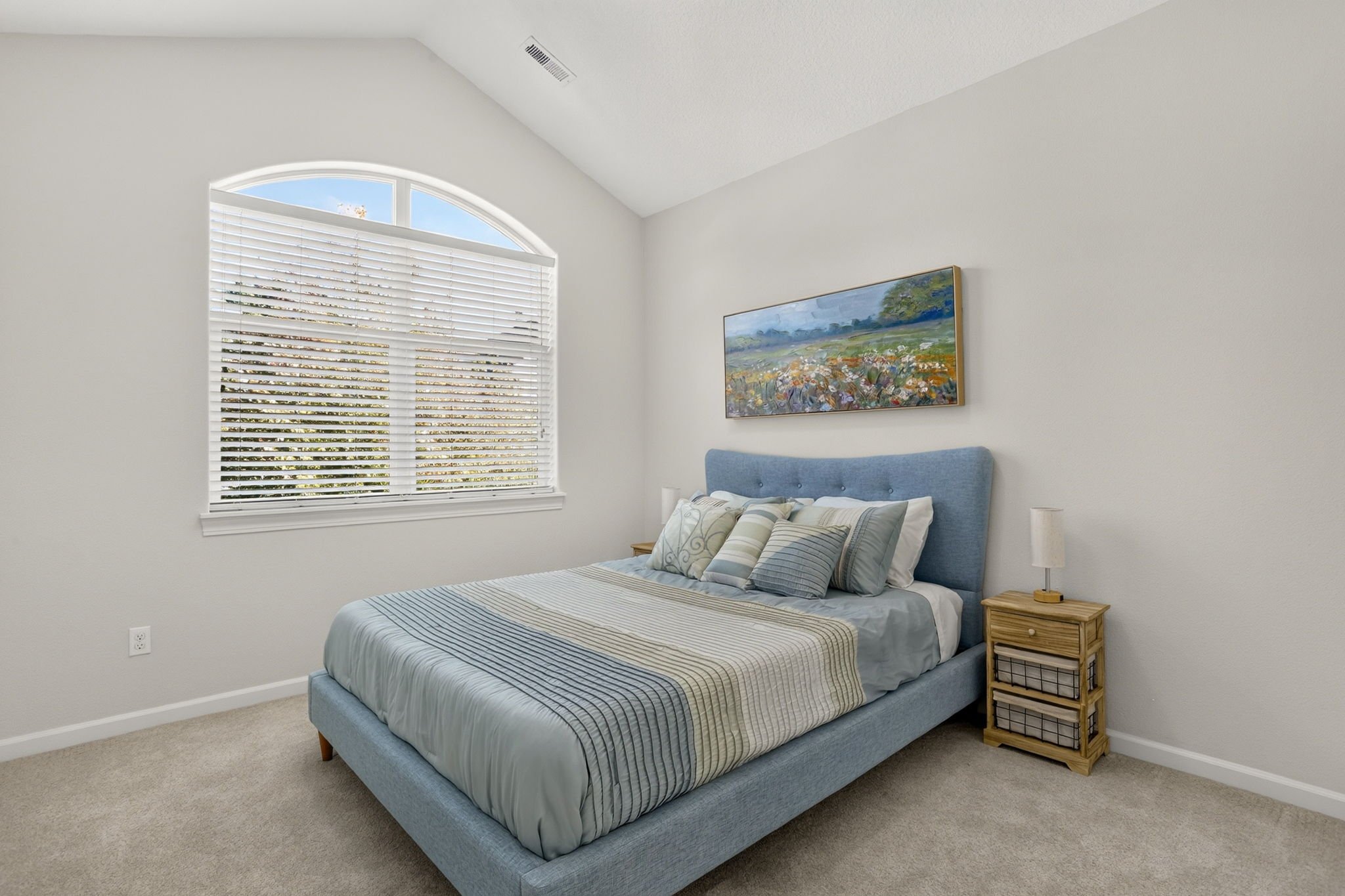 11368 NW Pumpkin Ct - Vaulted Bedroom