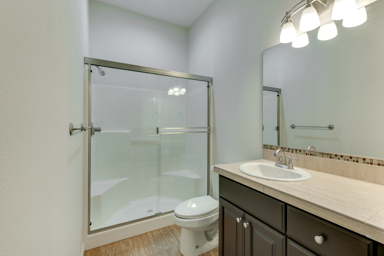 26 - Downstairs Full Bath.jpg