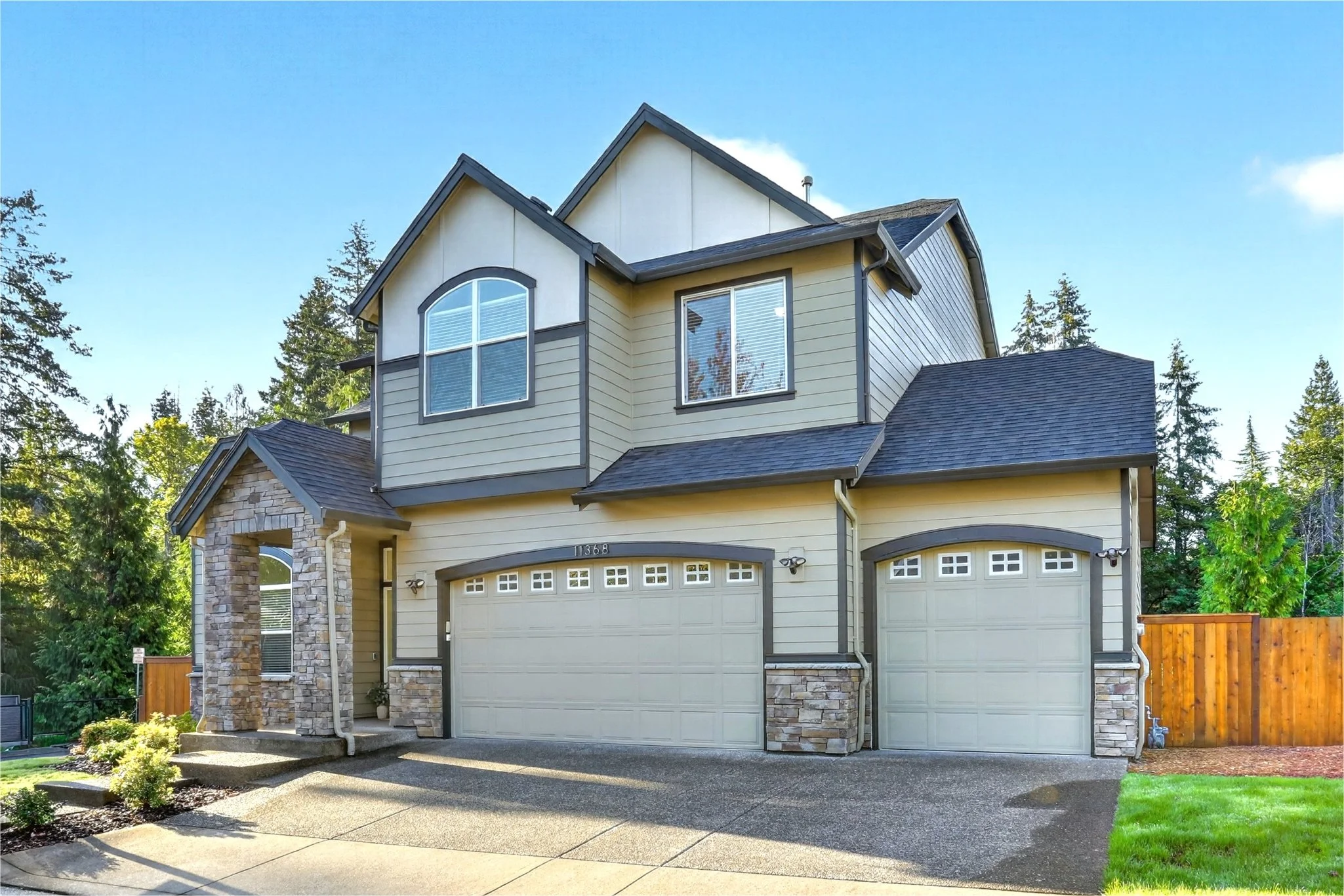 11368 NW Pumpkin Ct - Right Side View