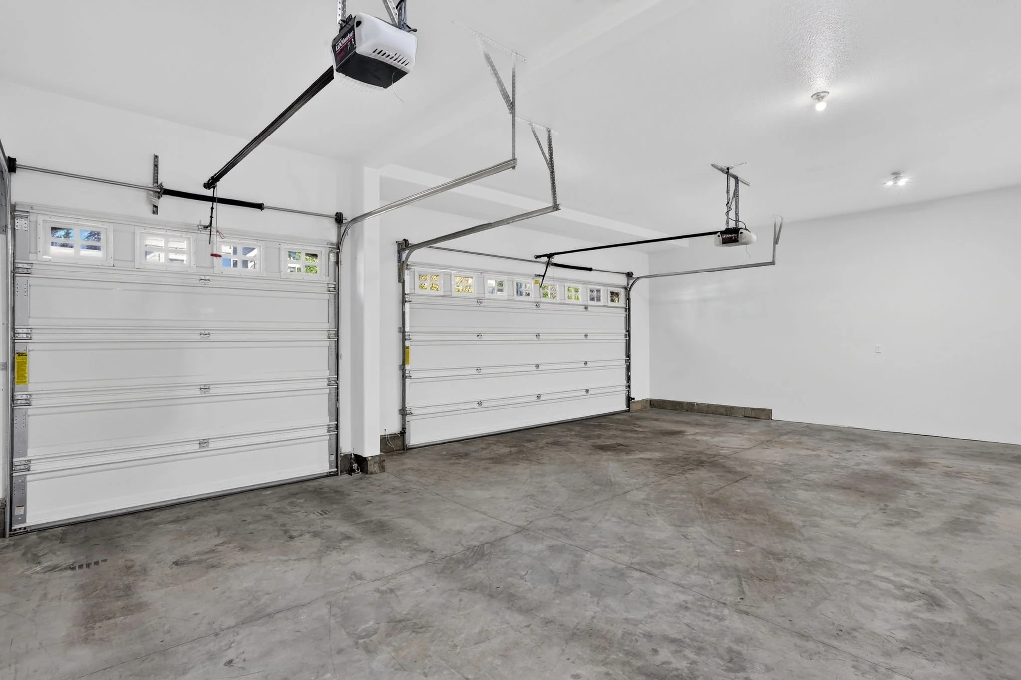 11368 NW Pumpkin Ct - Finished 3 Car Garage