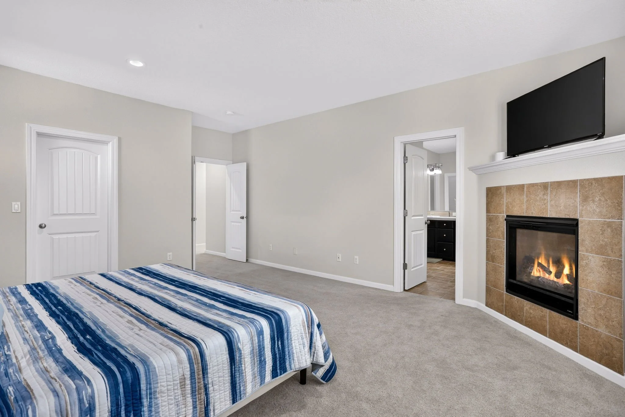 11368 NW Pumpkin Ct - Primary Bedroom with Walk-in Closet