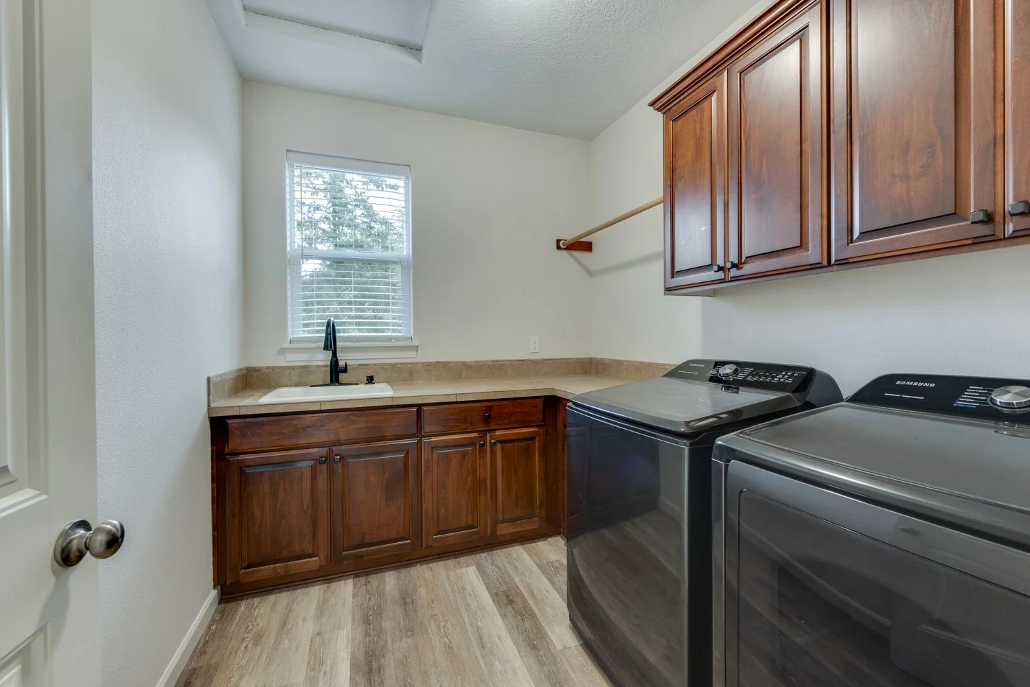 20 - Laundry Rm.jpg