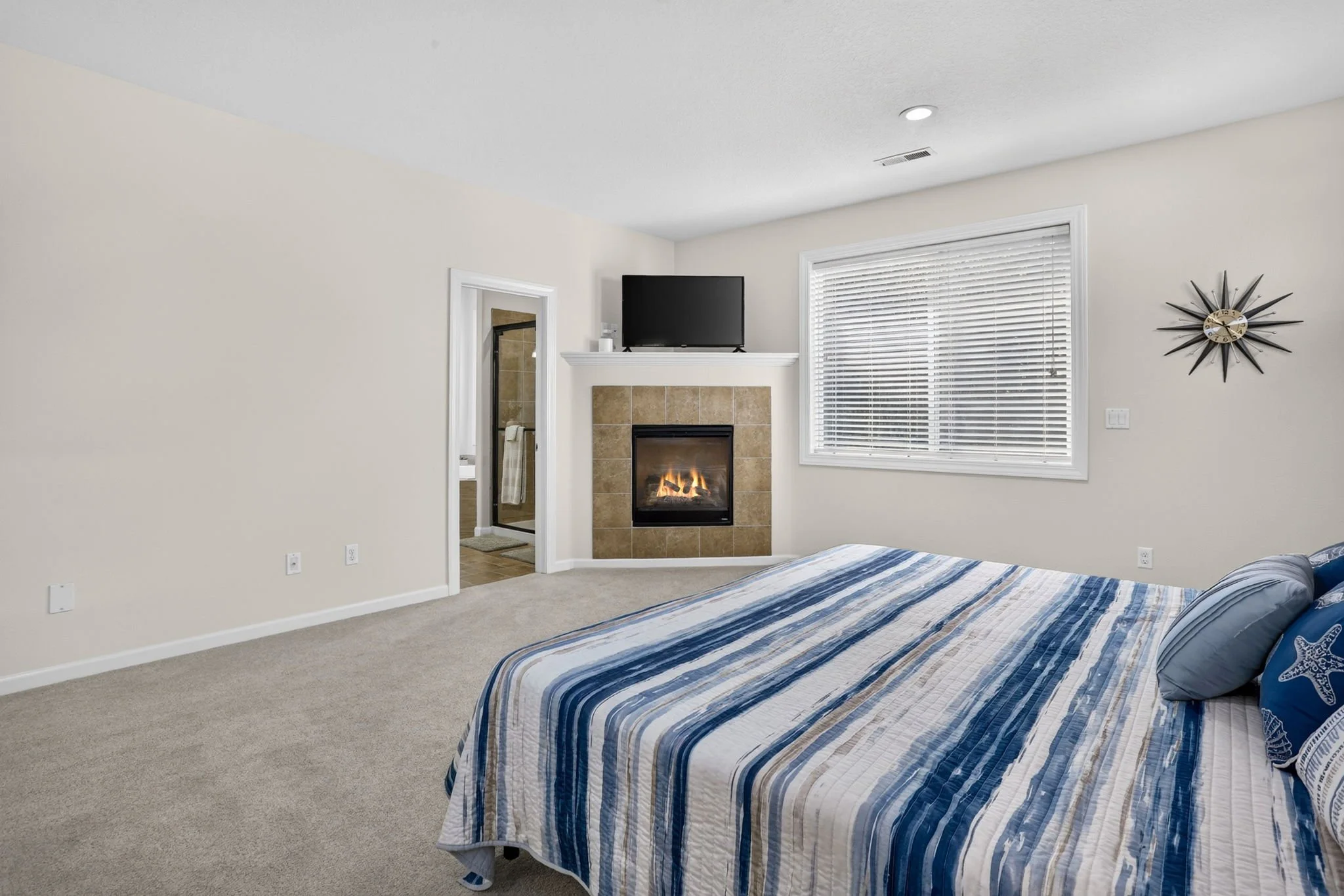 11368 NW Pumpkin Ct - Primary Suite with Tree Views