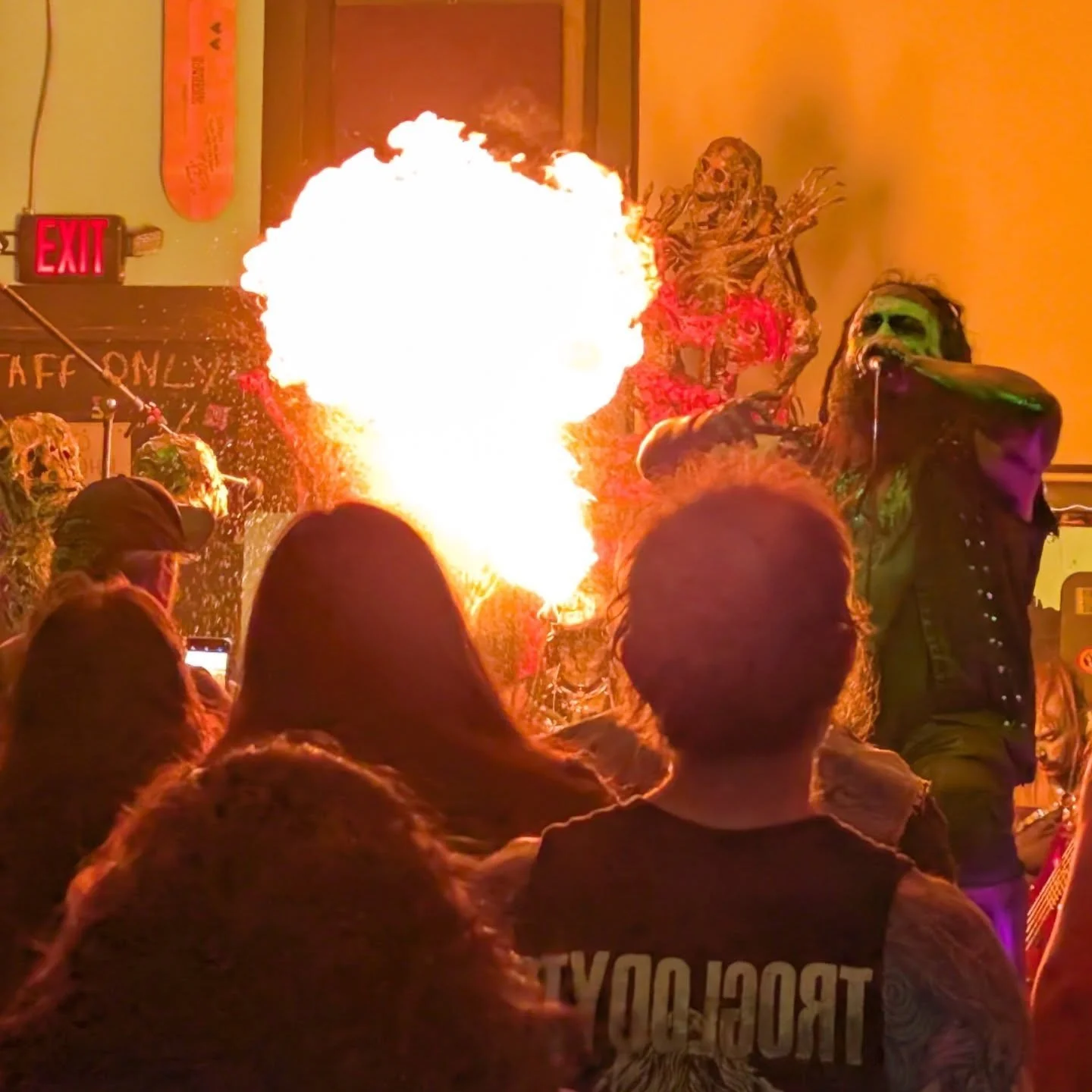 What an incredible show last night!  The Convalescence, Hunt the Dinosaur, and Mantra of Morta tour with locals Candlelit Apocalypse and Grimaces Orifice!  It was such a good night.