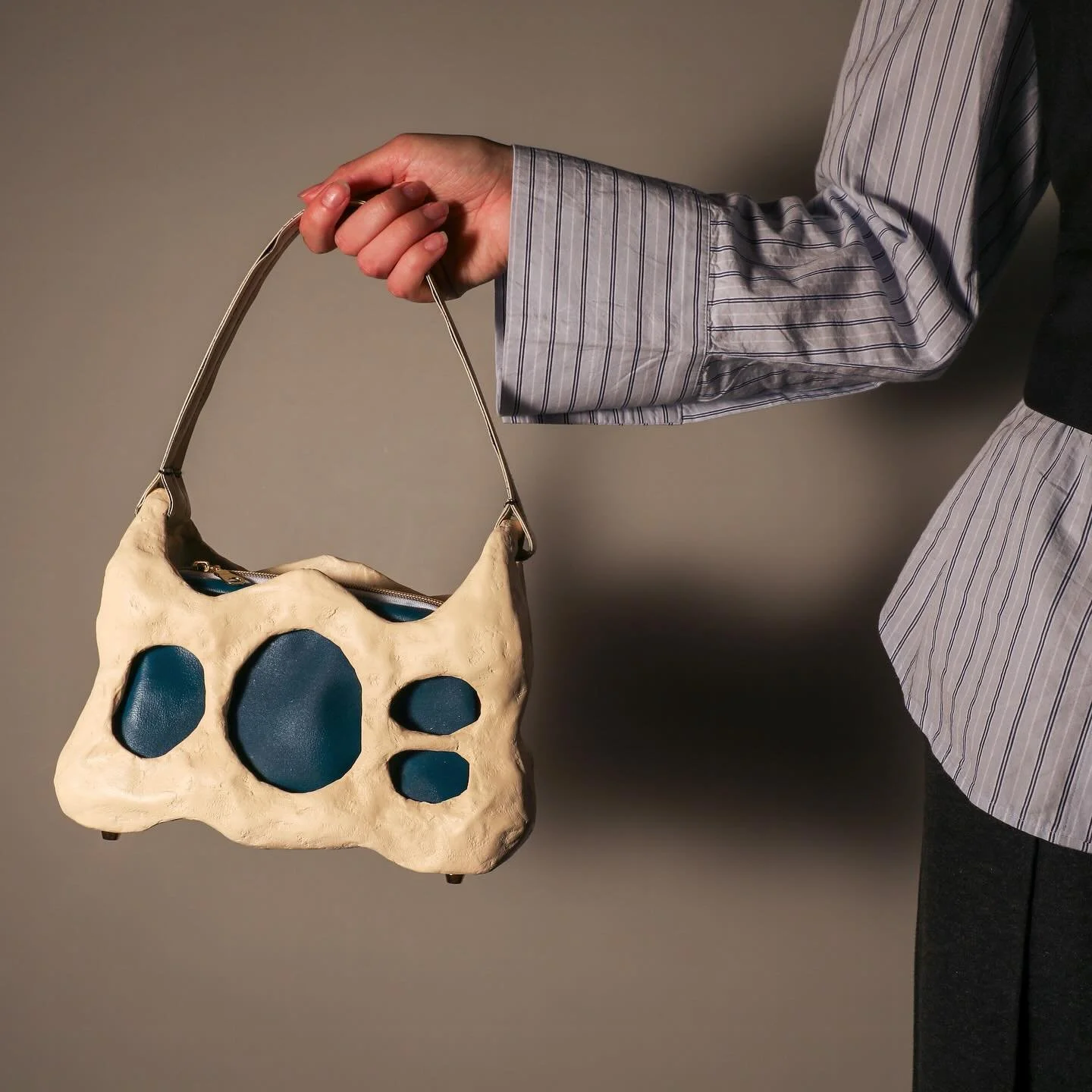 Bolsa Batll&oacute; - Bone like bag with a removable plant based leather liner inspired by Antoni Gaudi&rsquo;s Casa  Batll&oacute;.