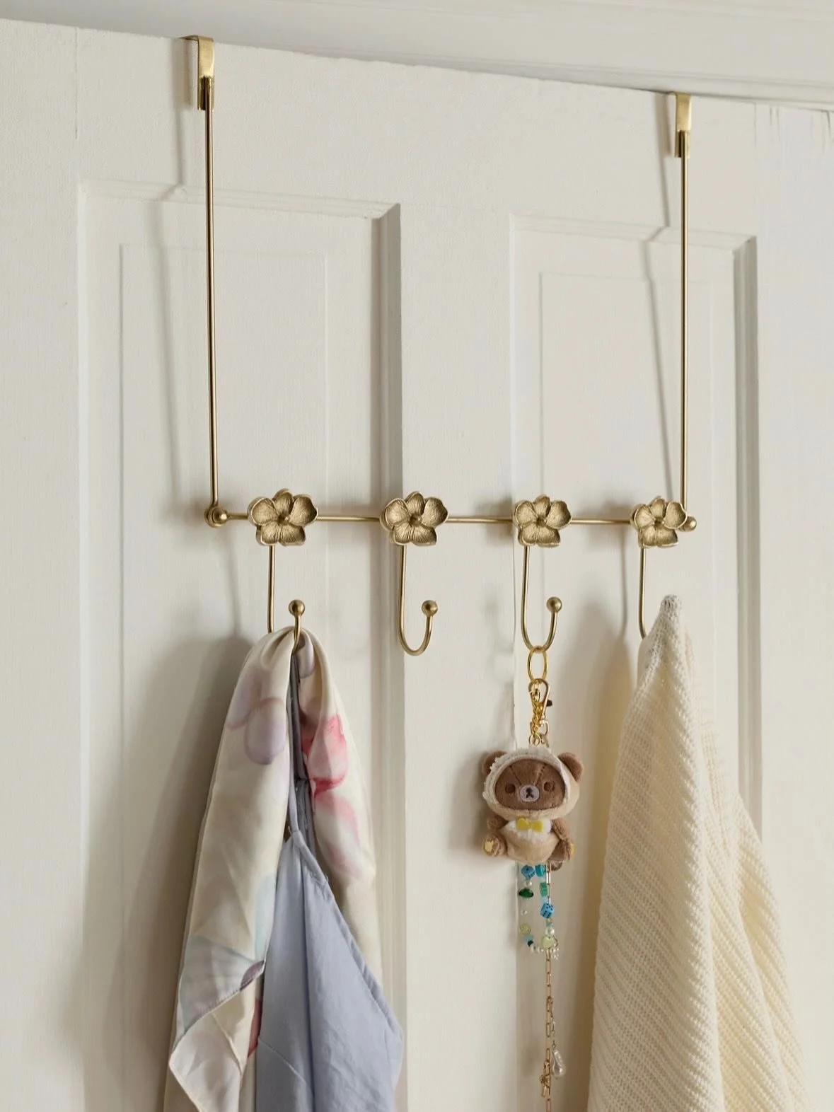 Orchid Shaped Over-The-Door Multi-Hook designed for @urbanoutfittershome 

#productdesign #storagesolutions #dormdecor #homedesign #productdesigner