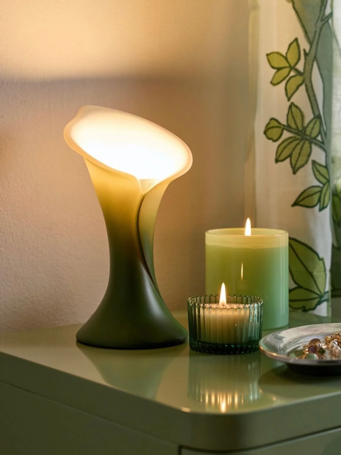 Calla Lily Figural Table Lamp Designed for @urbanoutfittershome this was one of my favorites :D

#productdesign #interiordesign #furnituredesign #lighting #homedecor