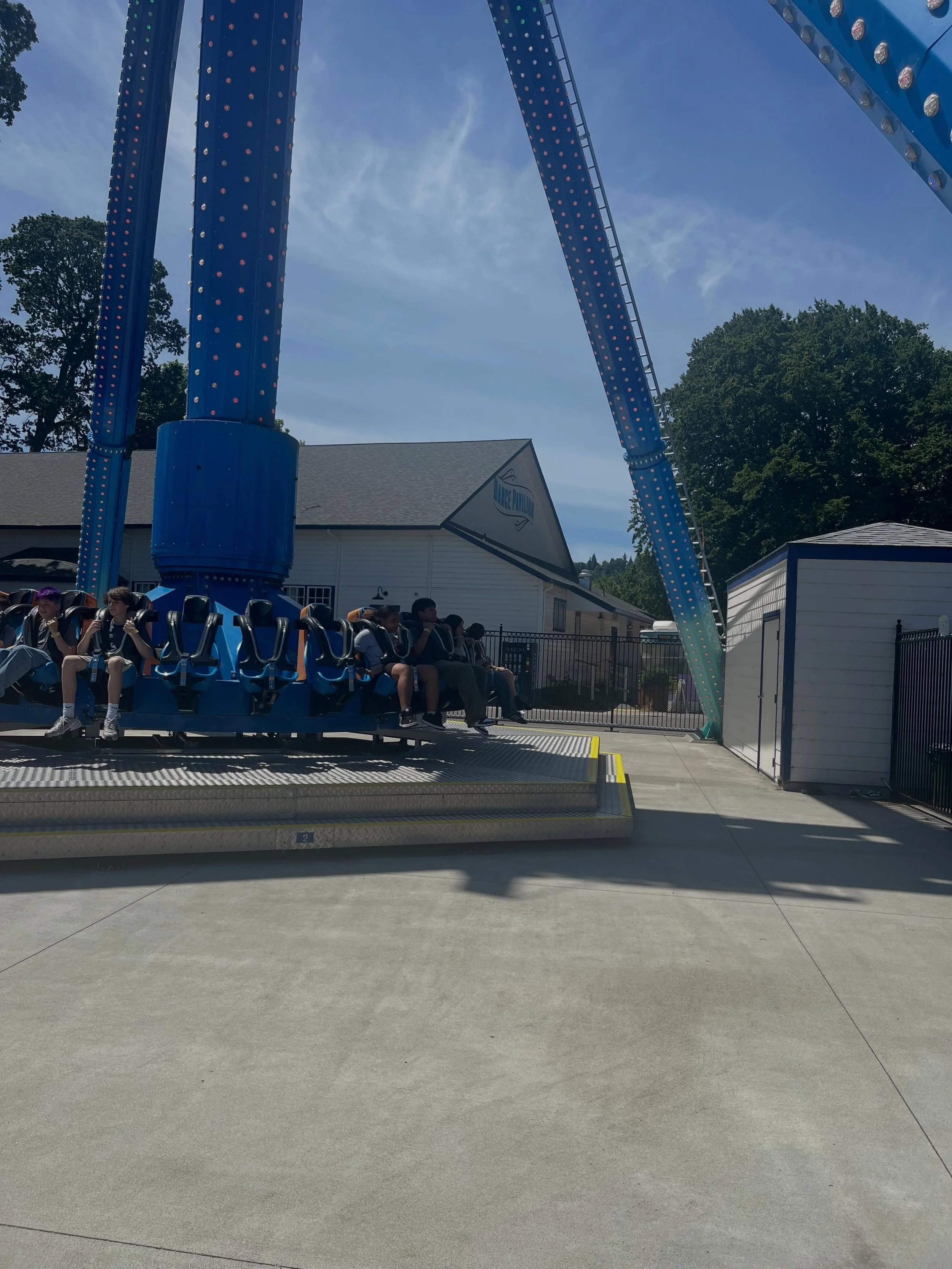 Our 8th graders had a BLAST at Oaks Park yesterday. It was hot, crowded, and so much fun! Shout out to the staff and parent volunteers who made this happen! 🎢
