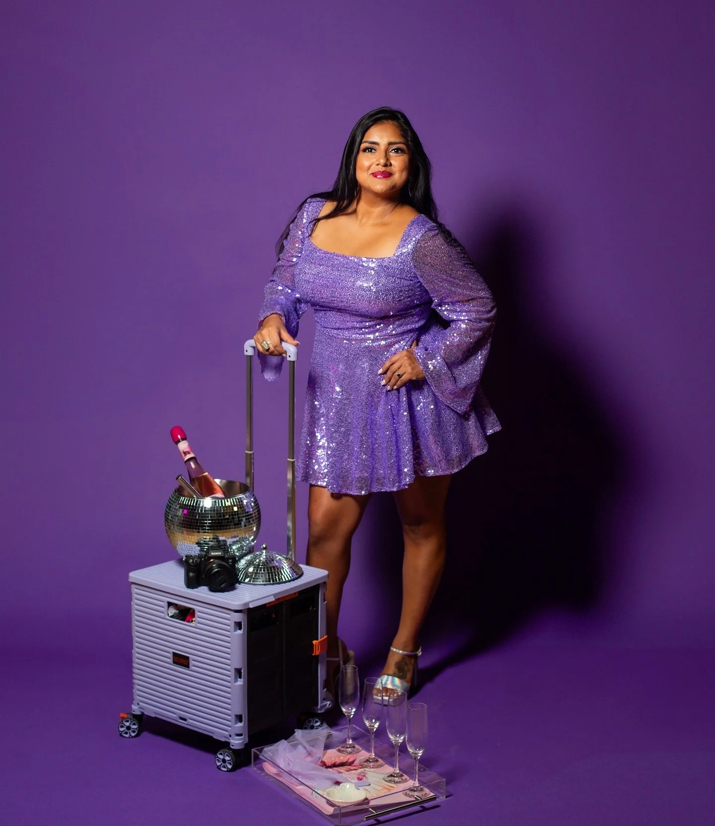 💜Fotos y recuerdos 

💜Photos and memories

Thanks to @austintbirch for letting me channel my inner Selena for these 📸