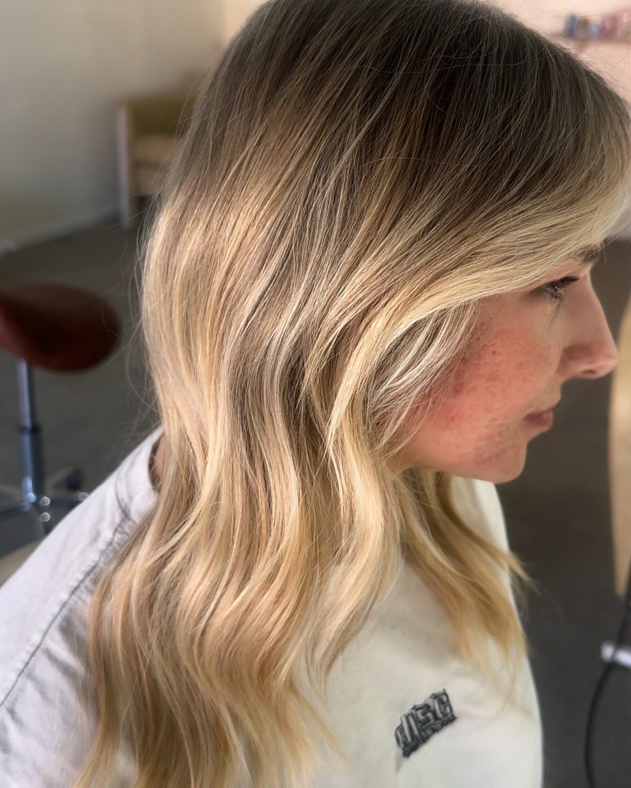 SOMETHING SO GOOD ABOUT A BLONDE GIRL SUMMER. I SEE YOU 👀 
.
.
.
.
.
.
.
.
.
#hotgirlsummer #summerhair #blonde #balayage #bronde #hairgoals #blondehair #healthyhair