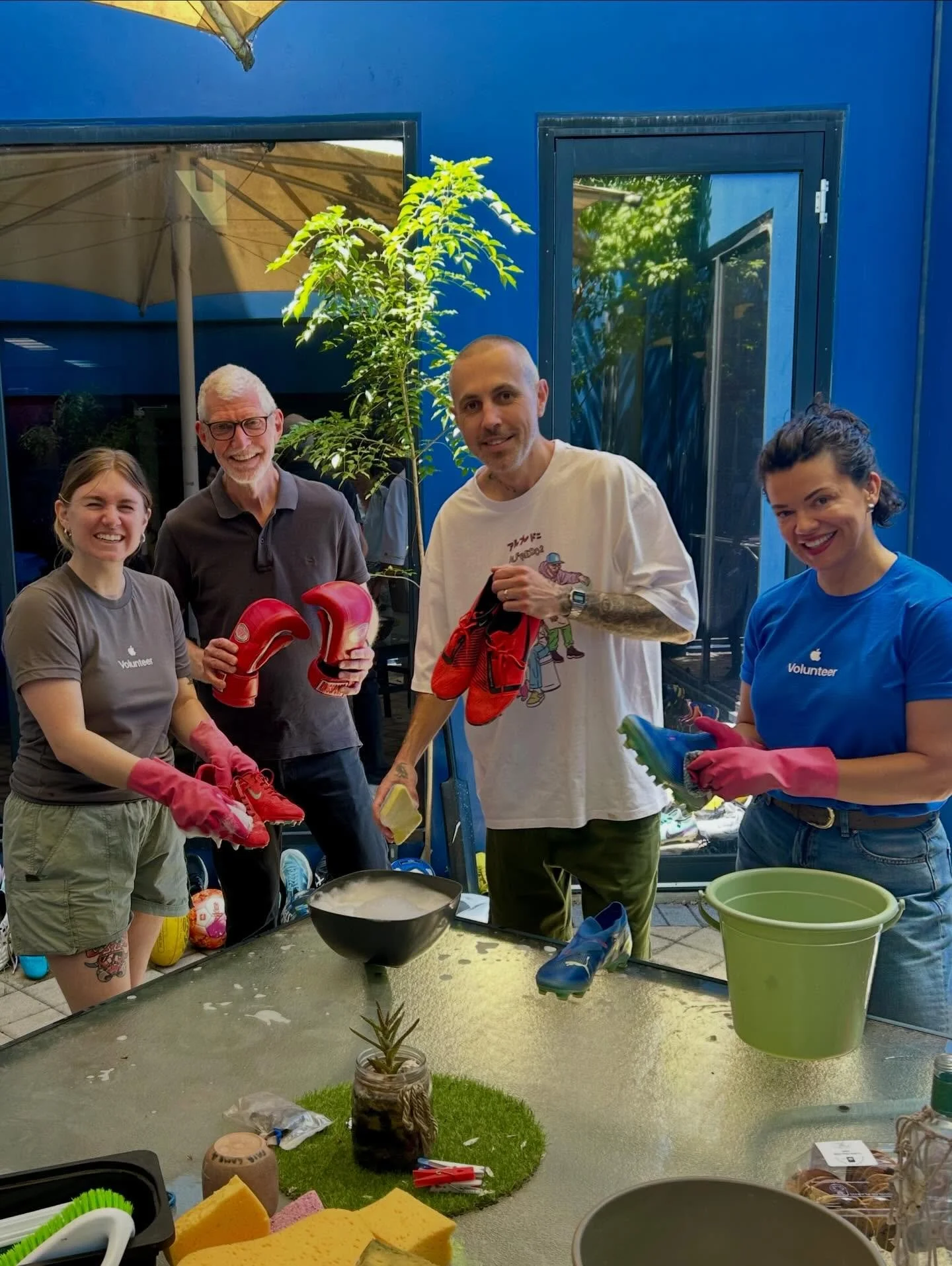 Earlier this month we had the pleasure of hosting a delightful bunch of corporate volunteers at Fair Game HQ 🙏🏽 These legends helped by cleaning and sorting incoming pre-loved sports equipment in support of our Equip for Sport program 💪🏽 Hundreds