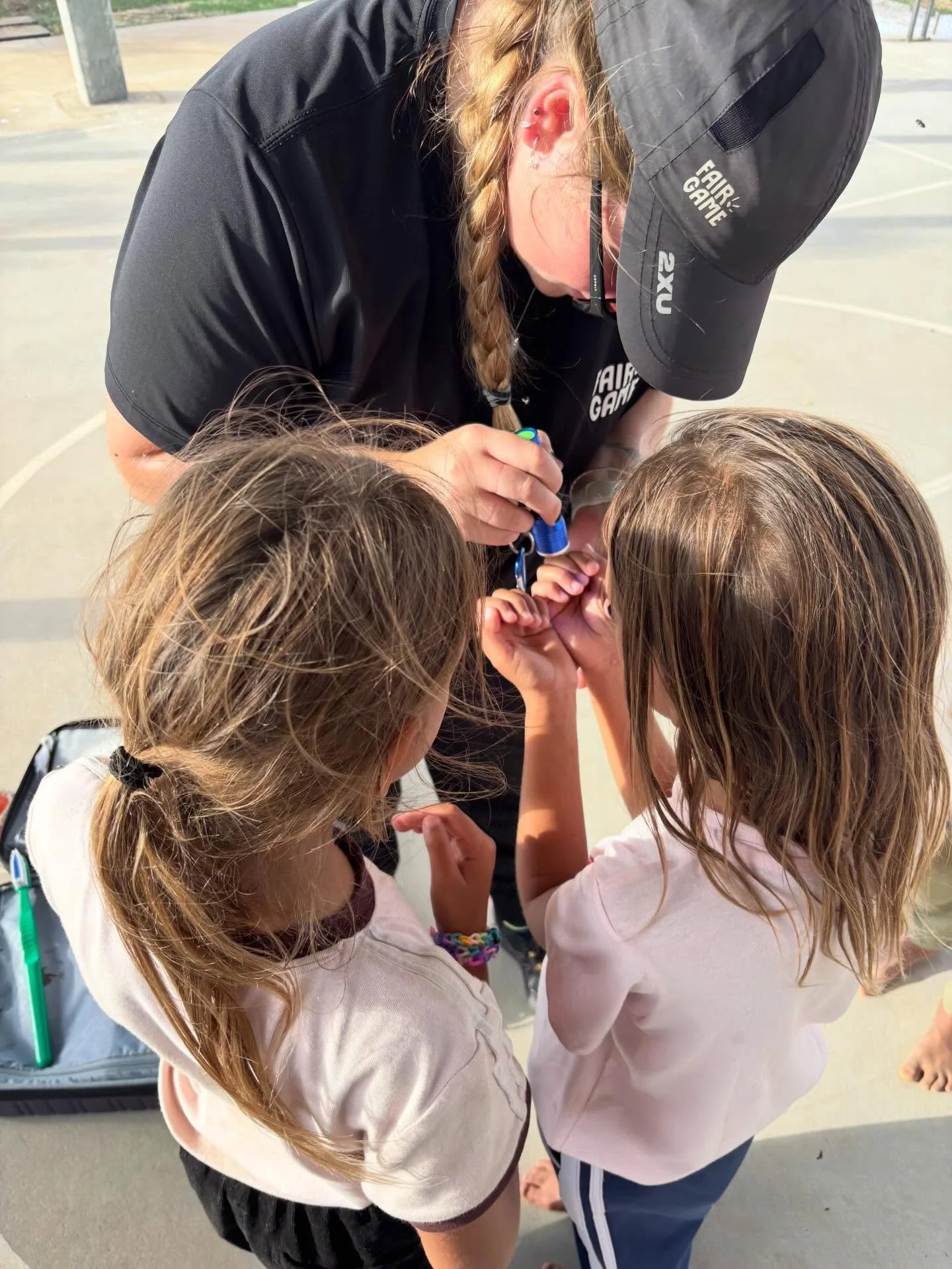 ✋🏽 Happy World Hand Hygiene Day! 🤚🏻 Led by the World Health Organisation, this global initiative raises awareness on how hand hygiene can help to save lives by preventing the spread of infection 🦠 Our Healthy Hands program supports this by teachi
