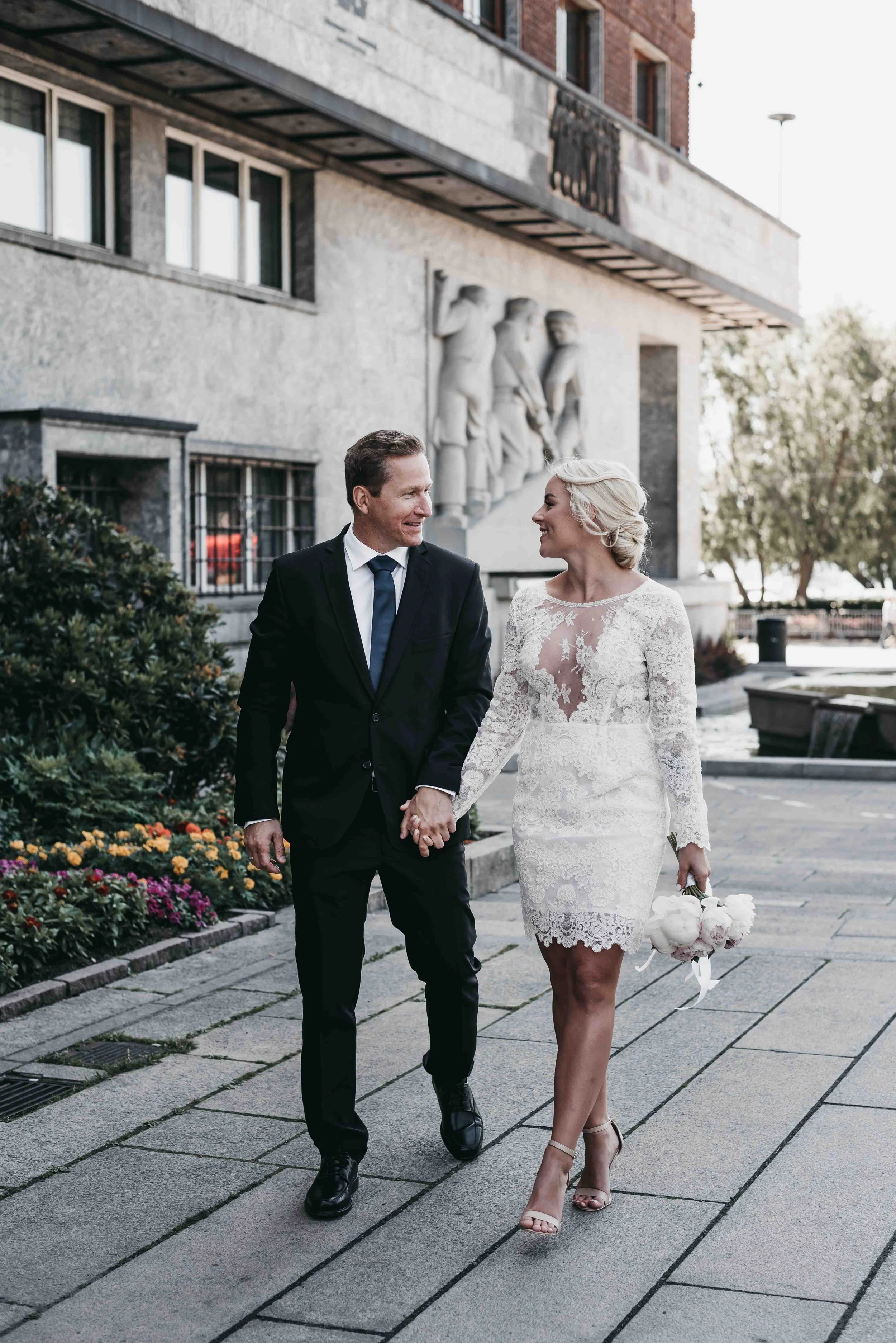 Voyages-and-Vows-49-wedding-Oslo-radhuset.jpg