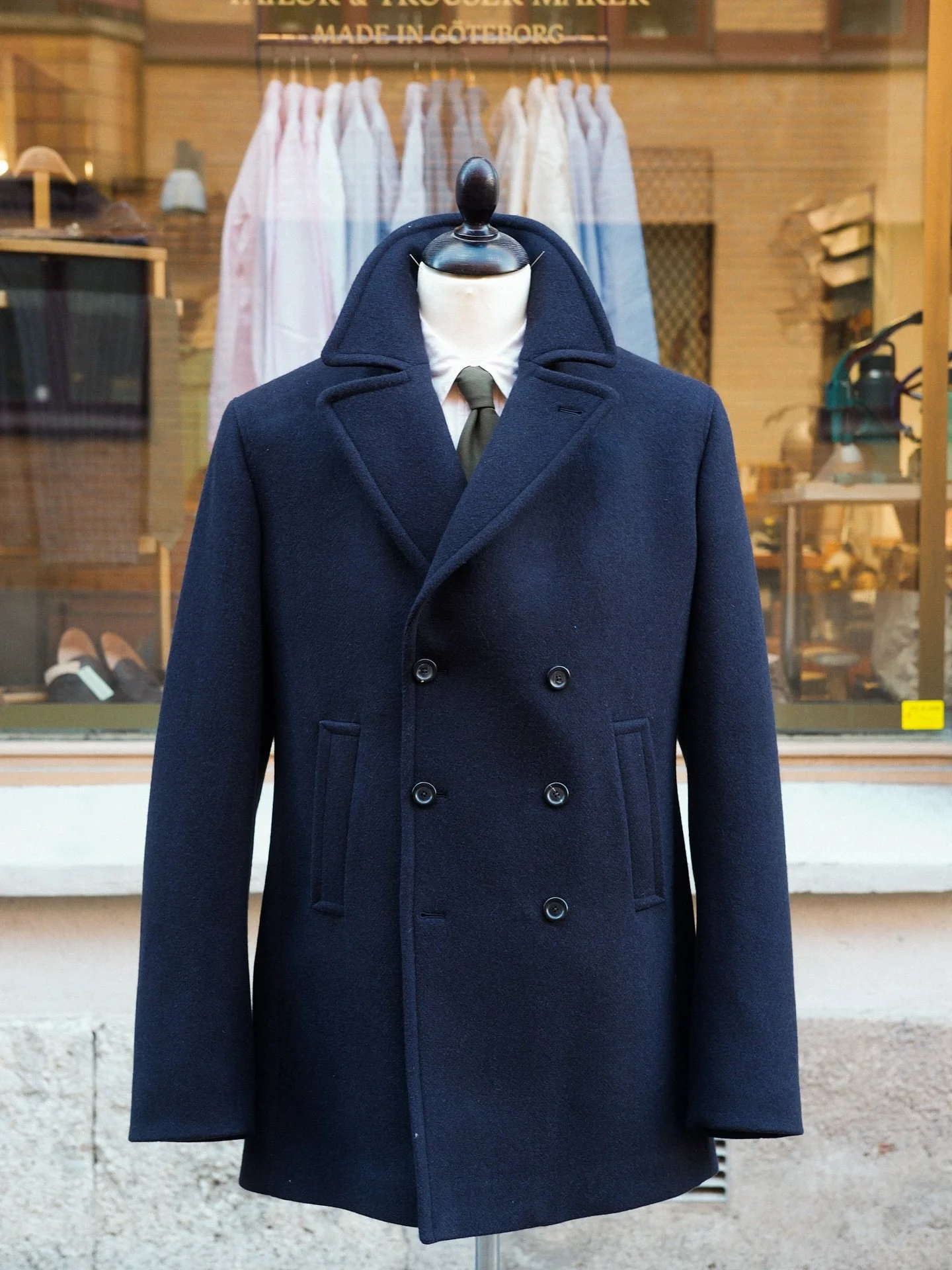 Coat season in full swing! This timeless Peacoat made through my MTM service, cloth woven by @foxbrothers1772 

#peacoat #ootd #foxbrothers1772 #mtm #wbbtailor