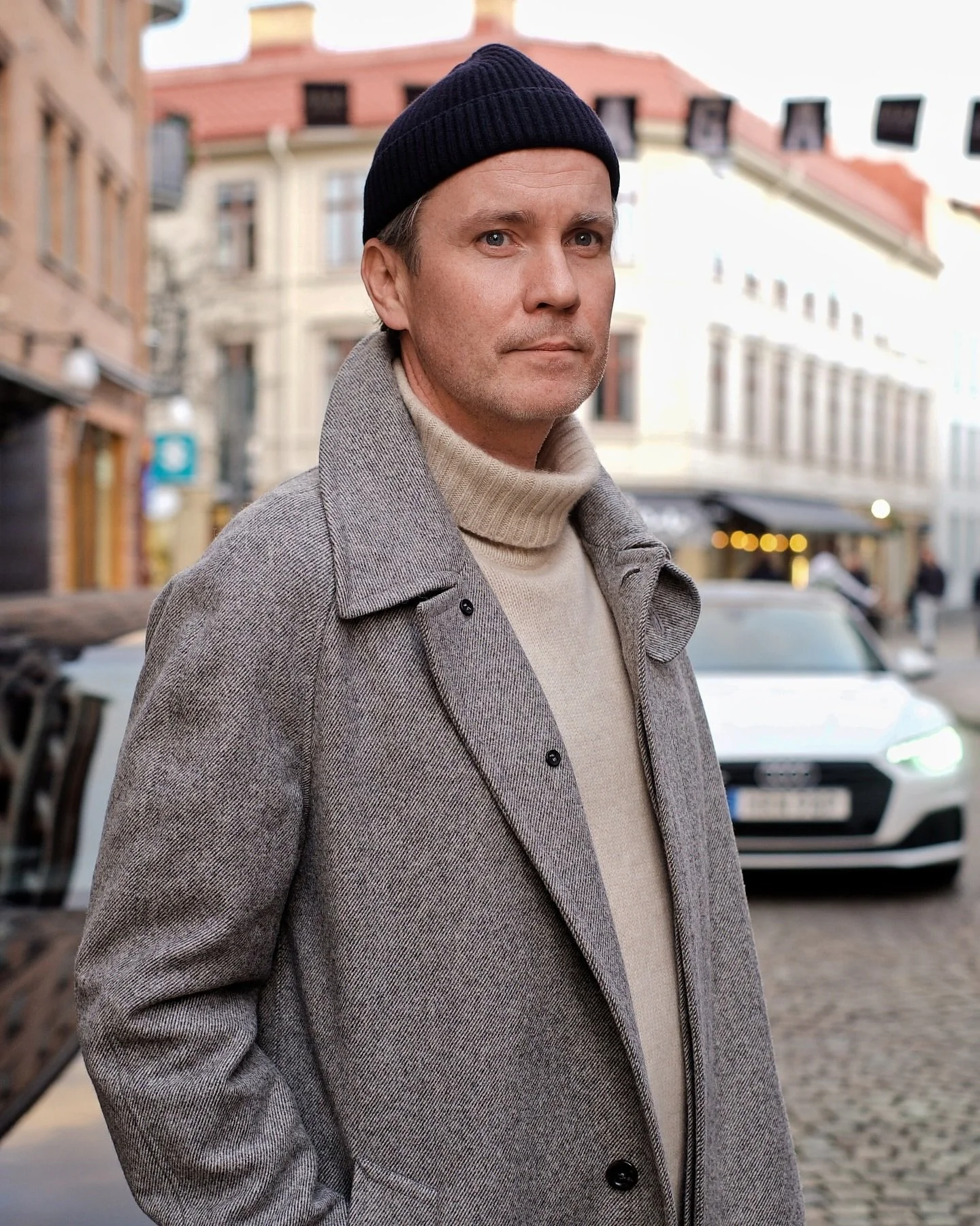 Raglan season in G&ouml;teborg.

A classic single-breasted raglan overcoat from @foxbrothers1772 heavy grey herringbone, cut with room to layer and finished with a stand collar for the colder days.

This is the kind of piece I keep coming back to: pr