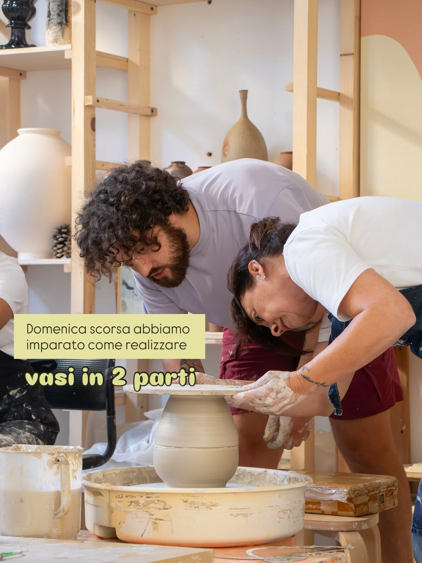 Domenica scorsa in studio c&rsquo;&egrave; stato un workshop Avanzato ✨ dalle 10 di mattina alle 5 di pomeriggio ci siamo dedicati ad imparare e fare pratica nella realizzazione di vasi in due parti 🏺 

Per quanto io ami tutti i tipi di corsi, quest